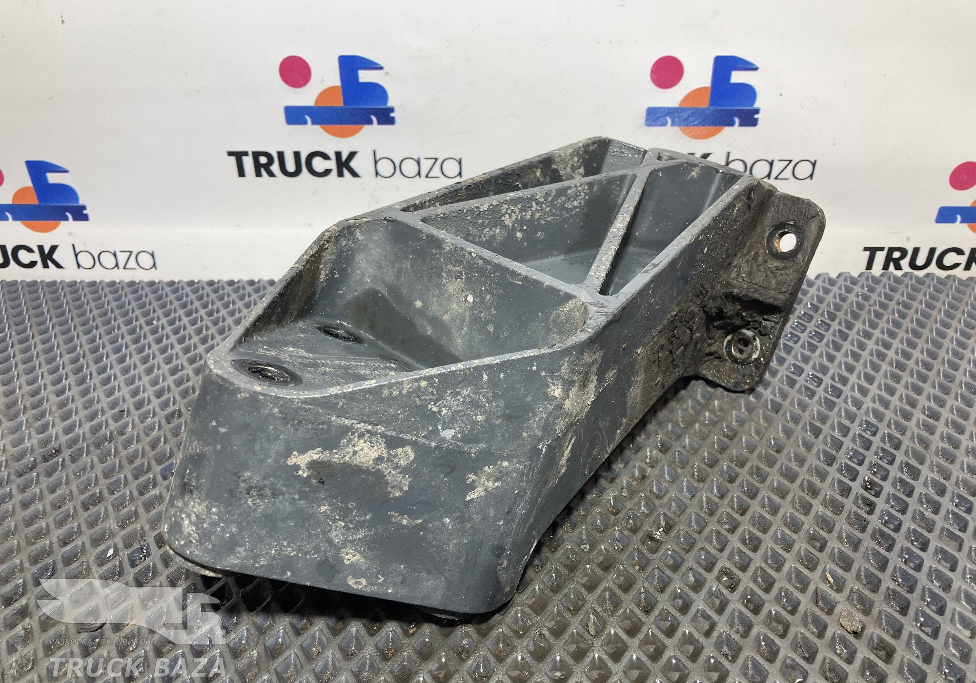 1371226 Кронштейн крепления крыла