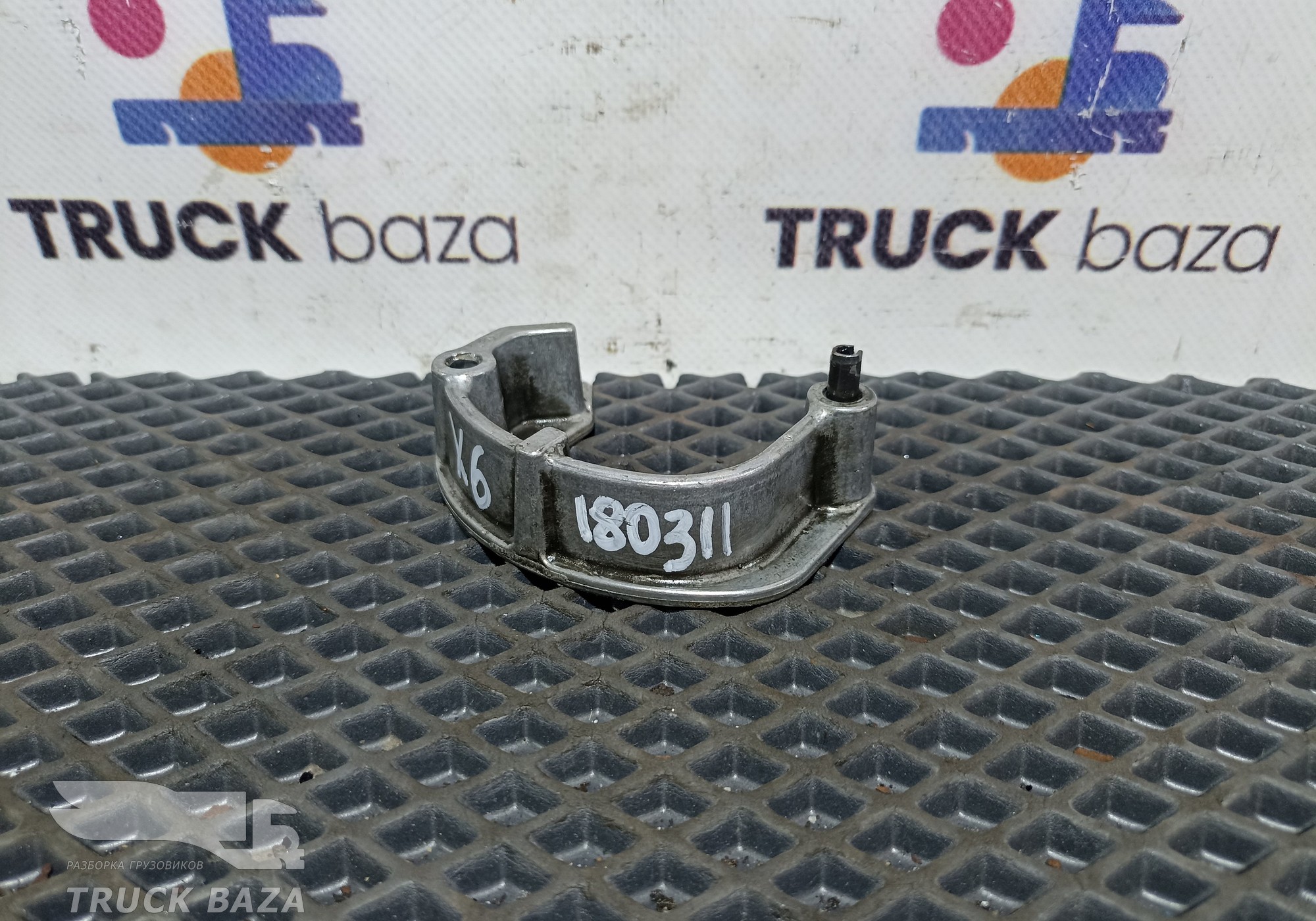 1328306021 Распорка вилки КПП ZF для Man TGX