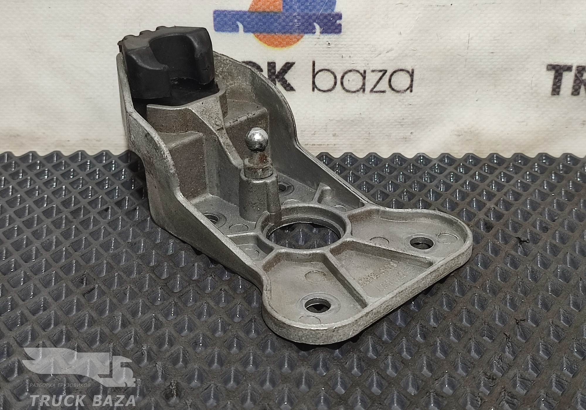 810621586036 Кронштейн спальника для Sinotruk Sitrak C7H