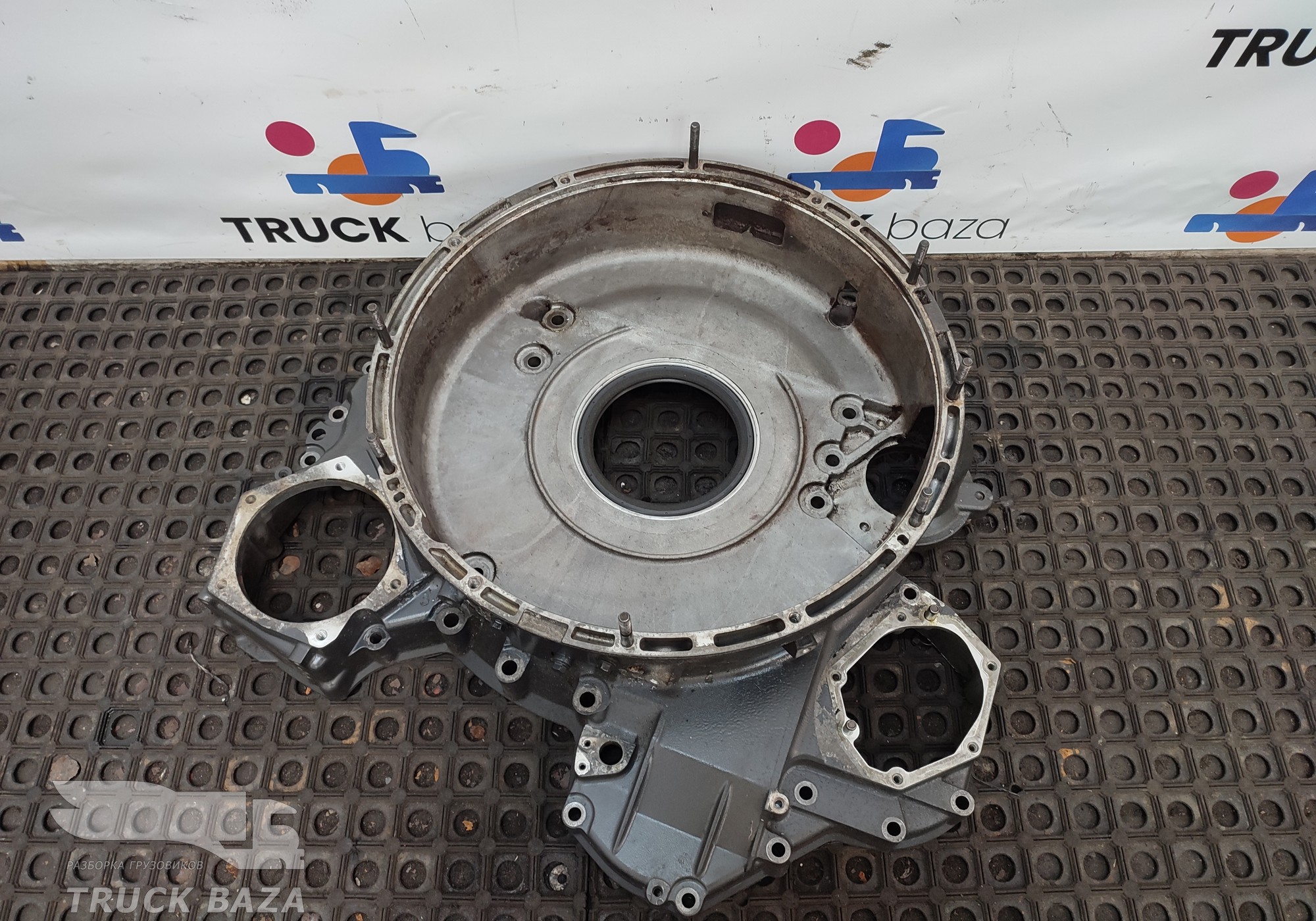 3121969 Кожух маховика