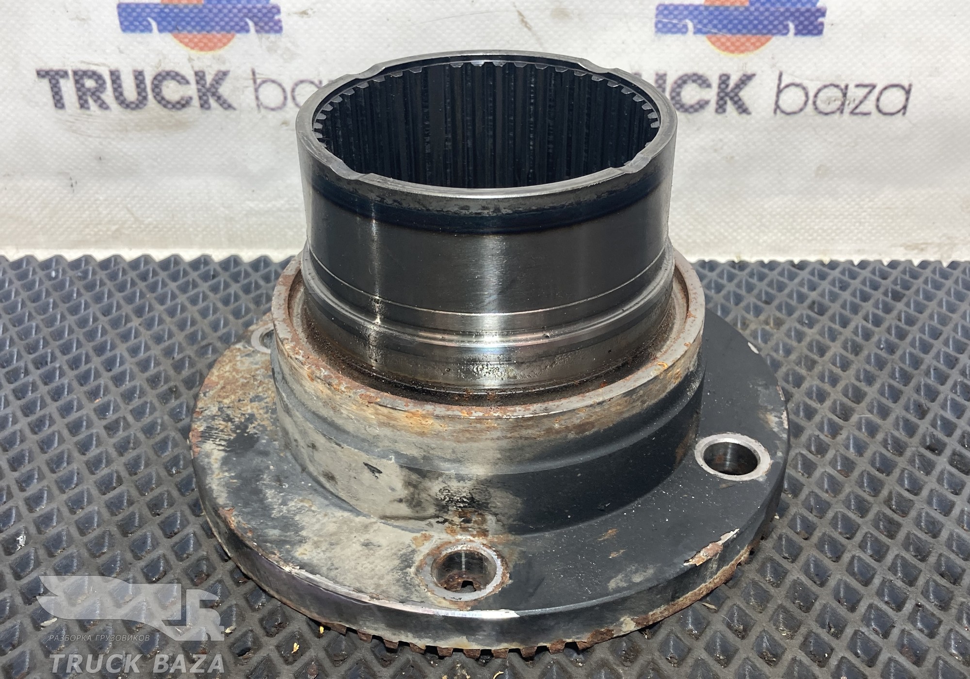 1358332210 Фланец КПП ZF