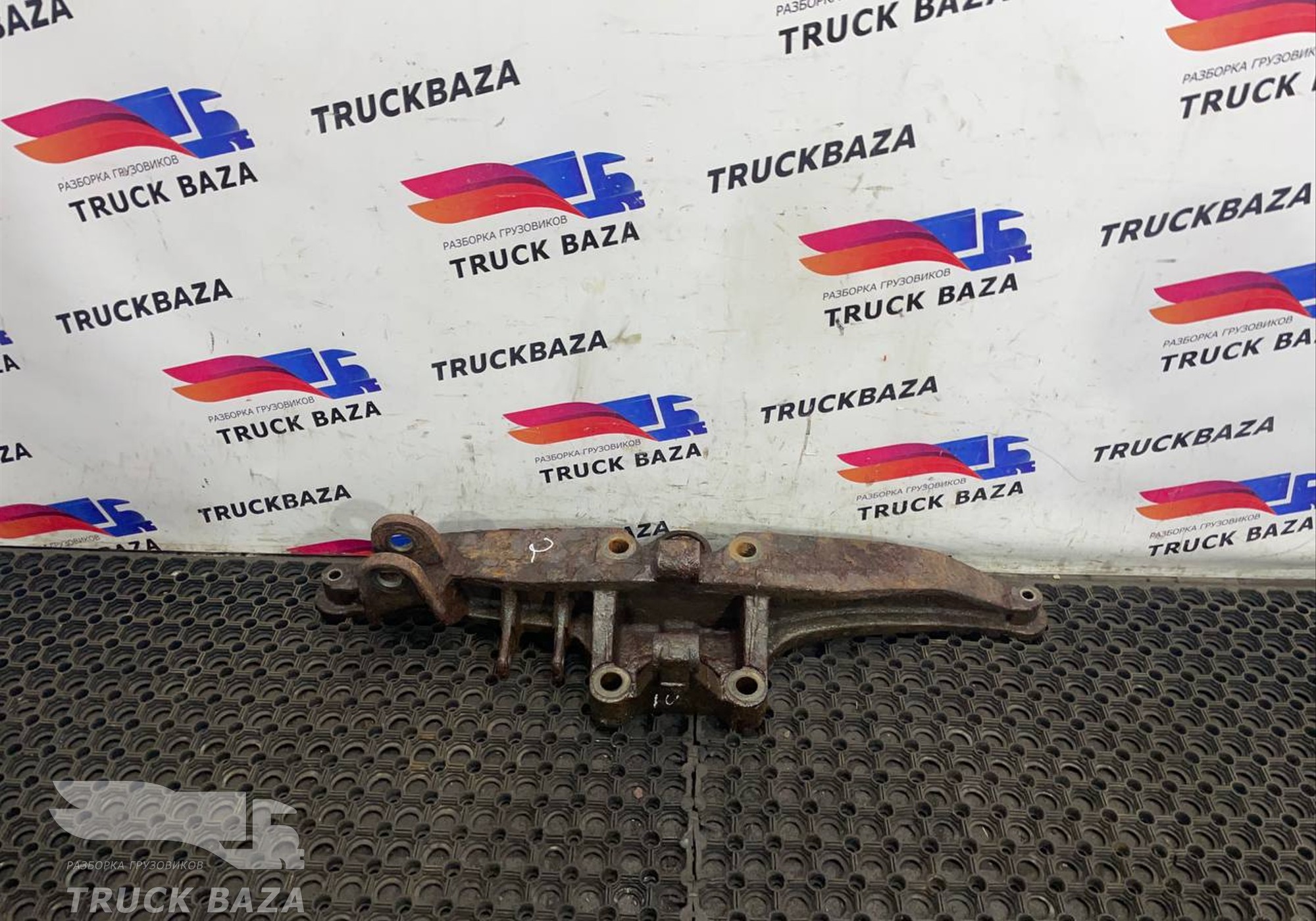 41030416 Кронштейн пневморессоры левый для Iveco