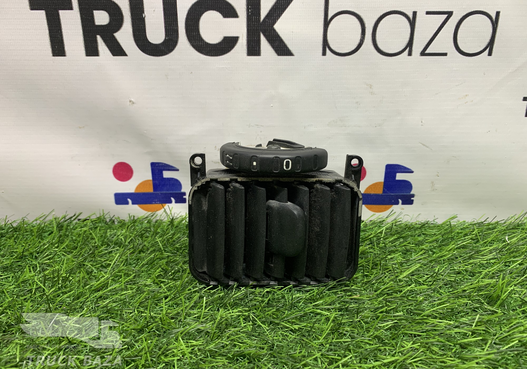 1440718 Дефлектор воздушный