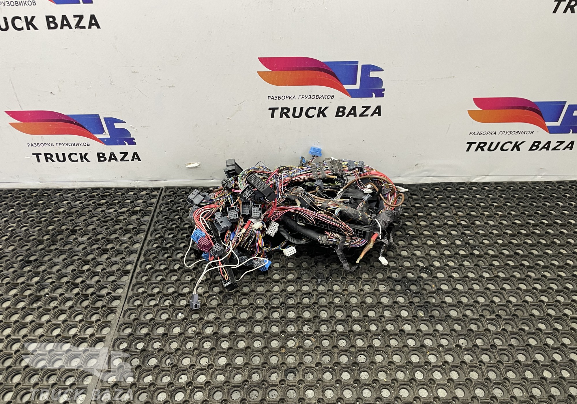 9305420540 Проводка кабины для Mercedes-Benz