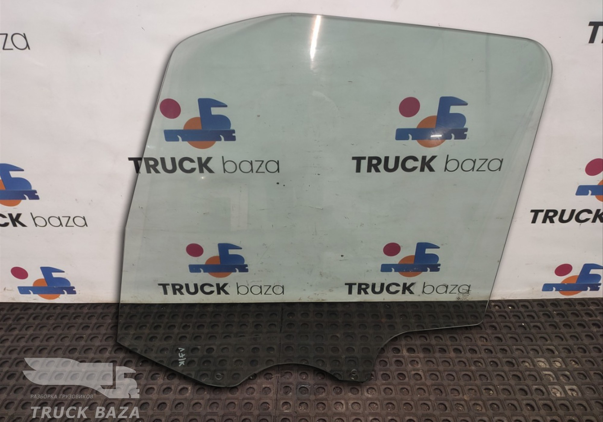 84219482 Стекло двери левое для Volvo FH 4 (с 2012)