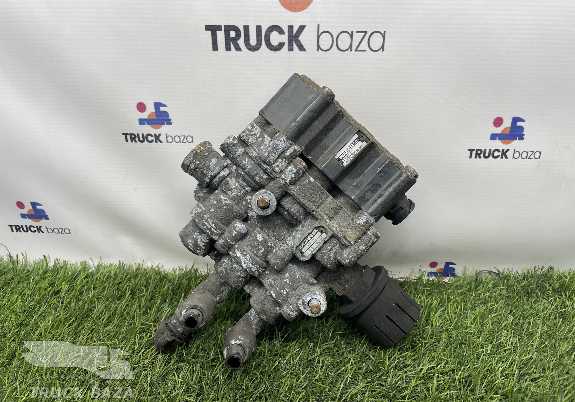 1383955 Кран уровня пола главный