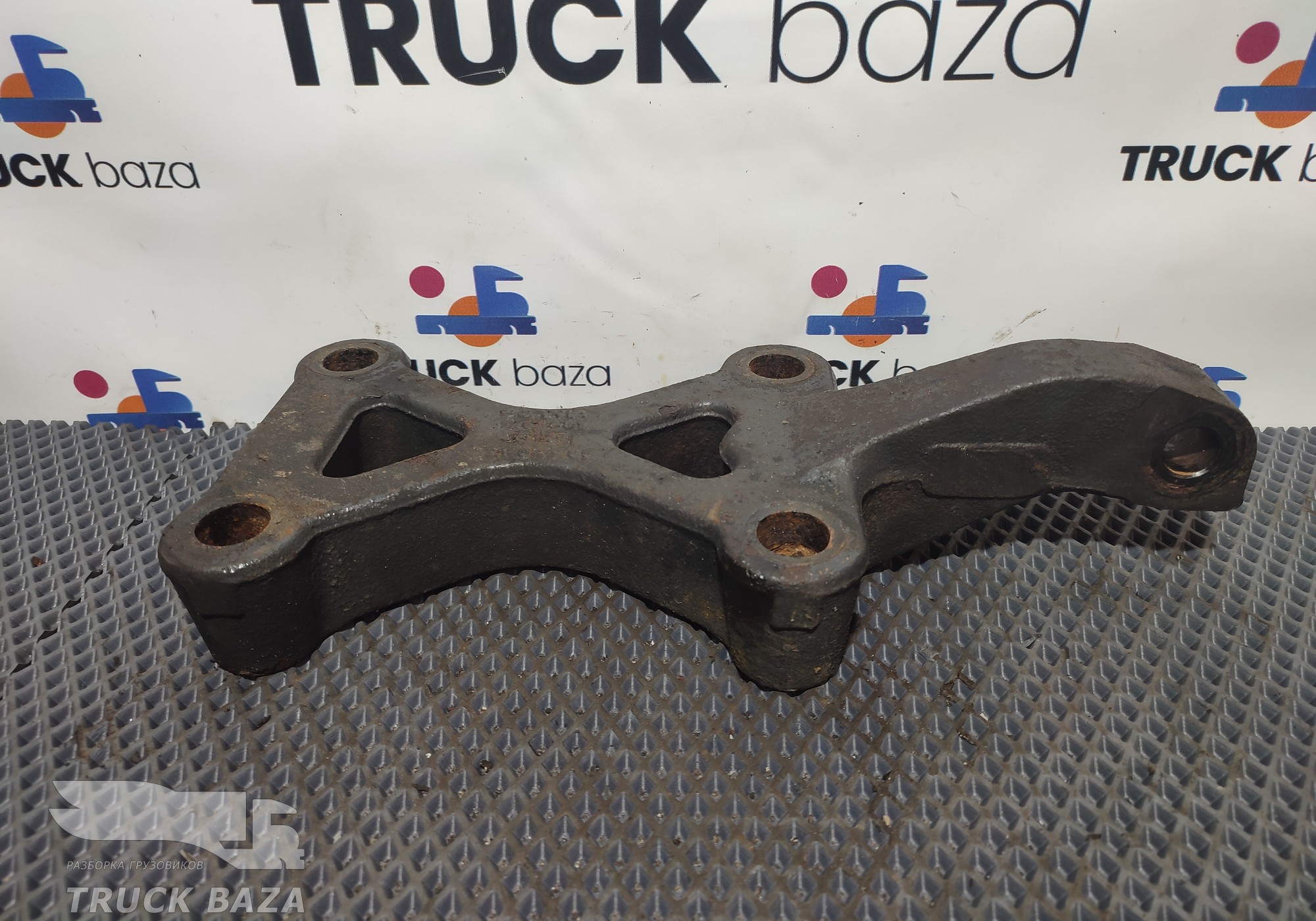 1769881 Кронштейн заднего амортизатора левый