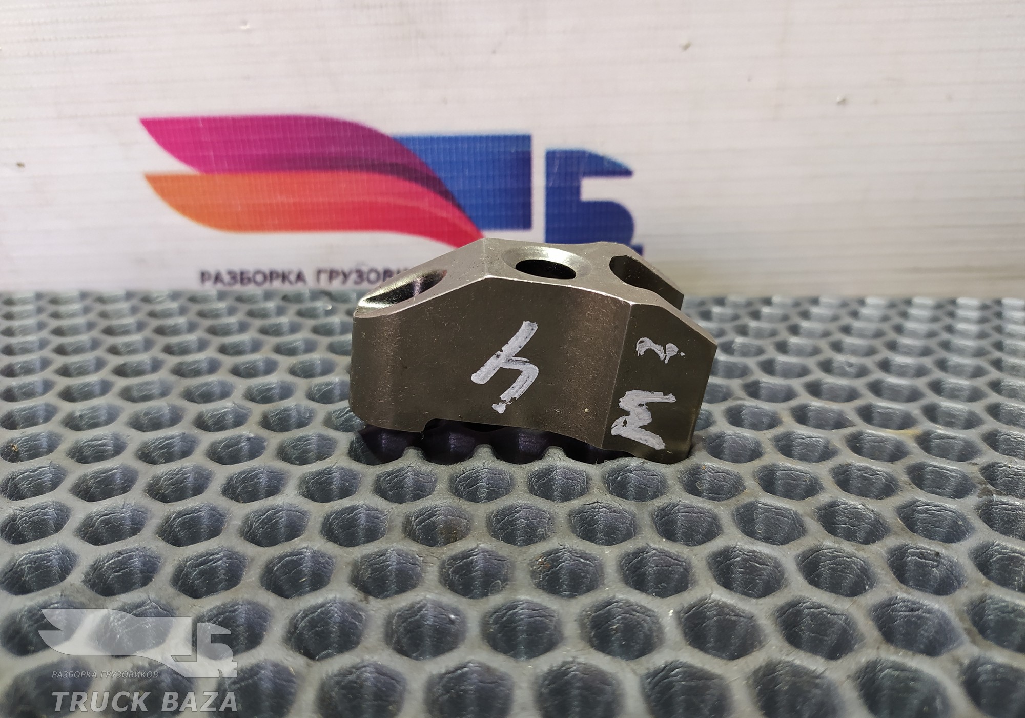 51101040036 Кронштейн форсунки топливной для Man F2000 II Evolution / FE (с 1998 по 2001)
