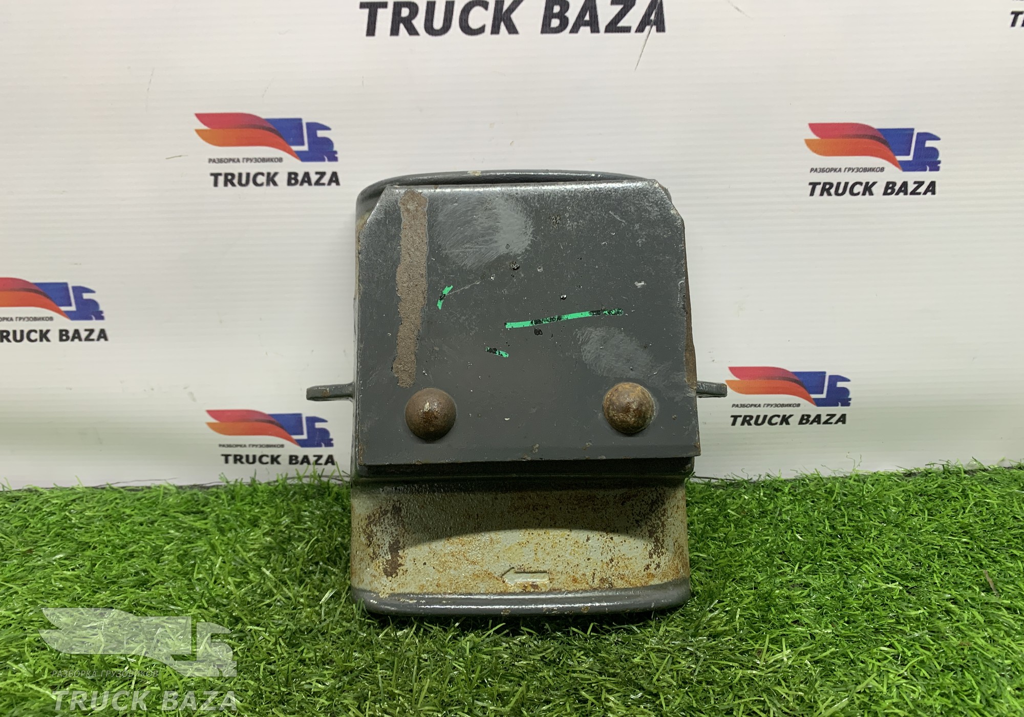 1268399 Проставка стремянки задней рессоры