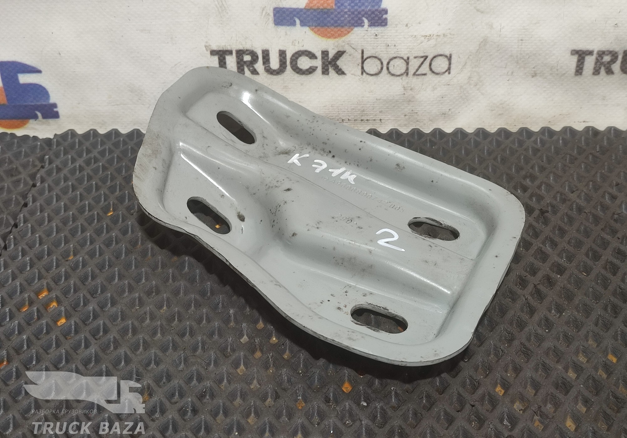 9606890742 Кронштейн торпедо правый