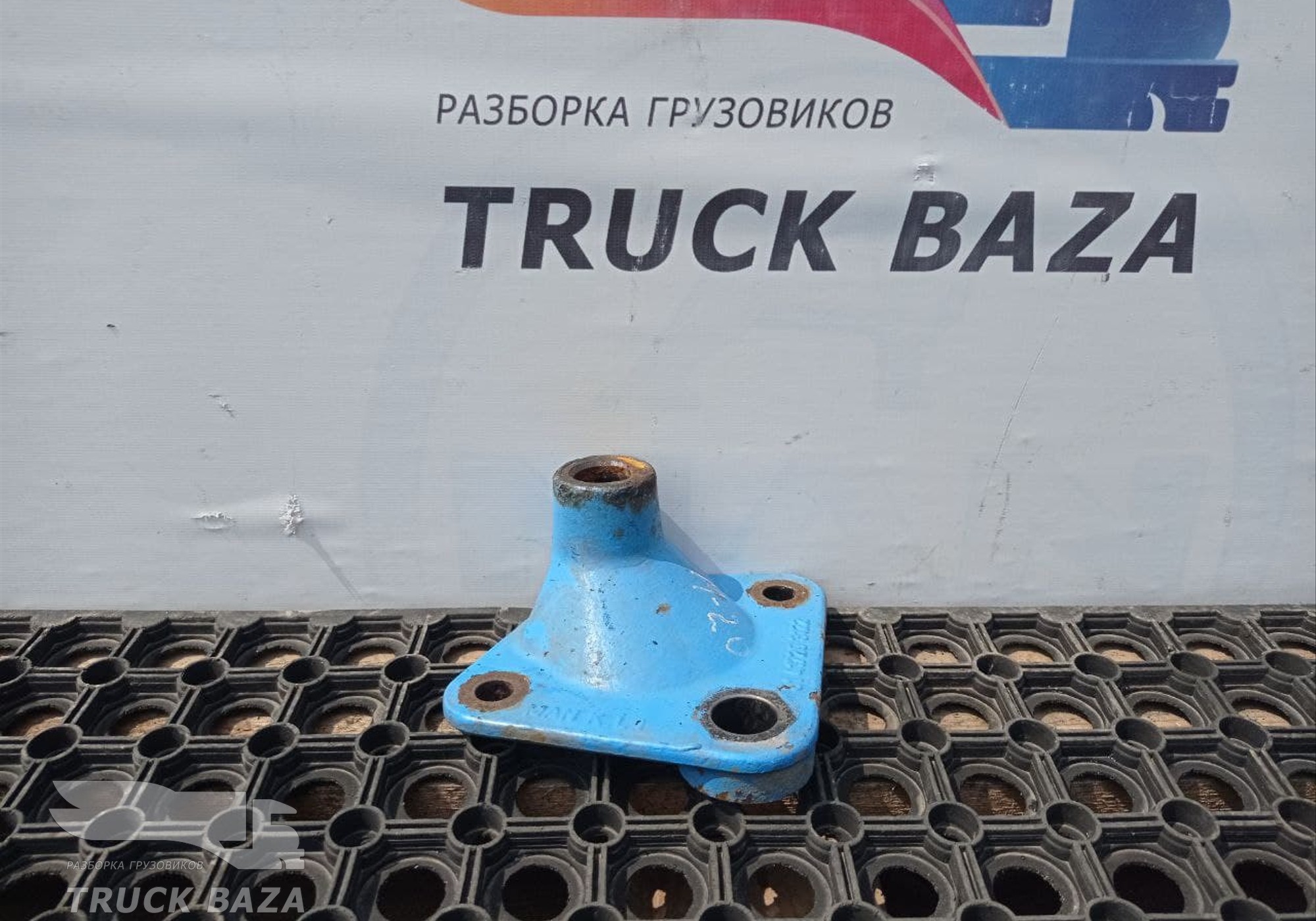 81417203122 Кронштейн цилиндра подъема кабины для Man TGS II (с 2012)
