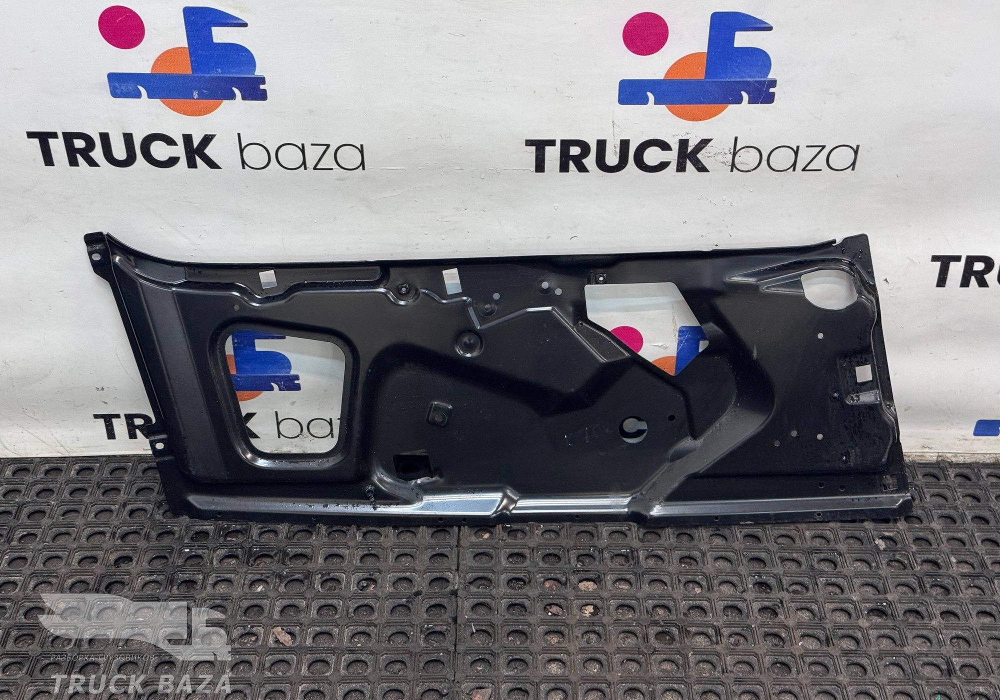 9737201814 Кронштейн стеклоподъемника правый