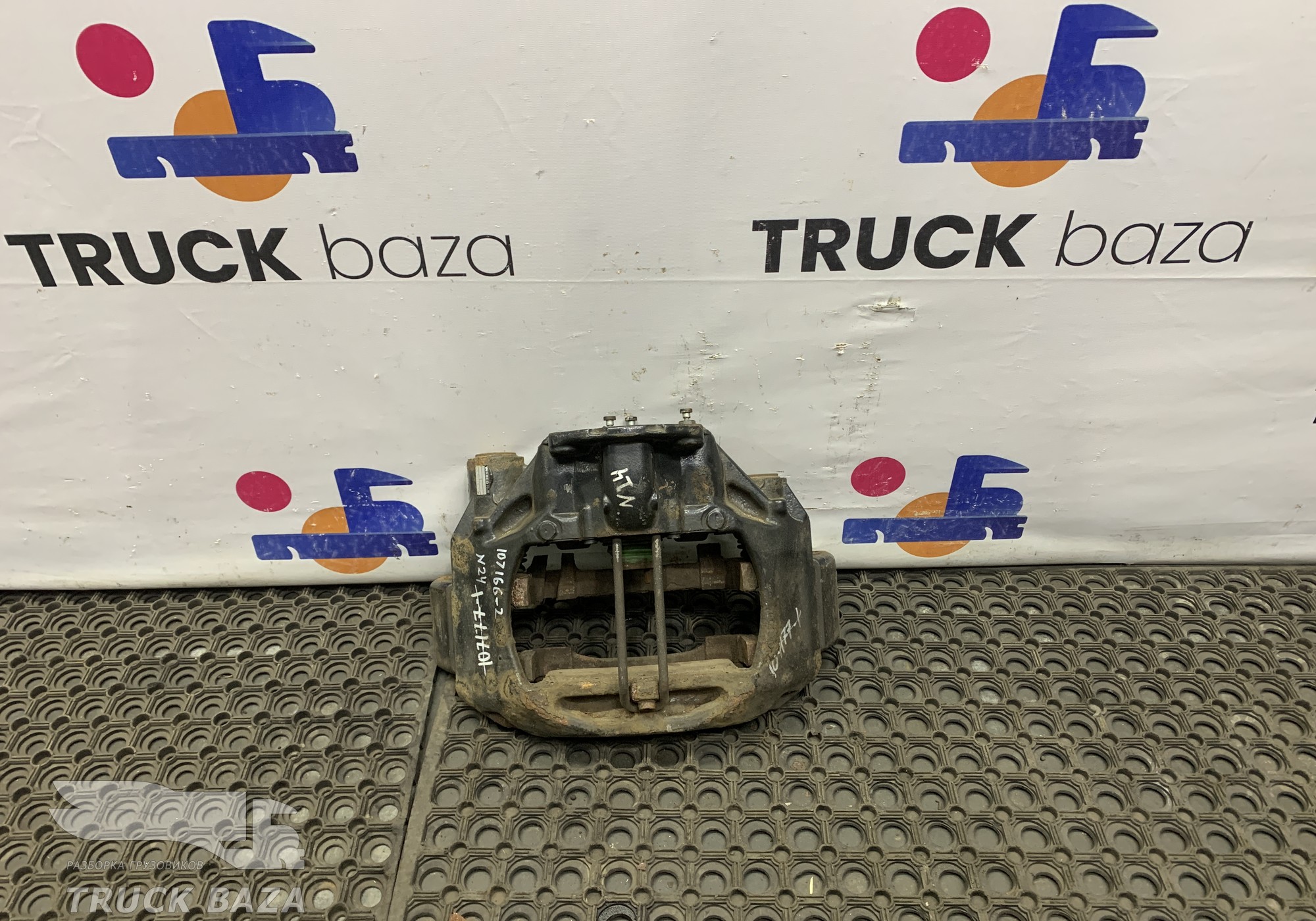 81508046638 Суппорт задний правый для Man TGS II (с 2012)