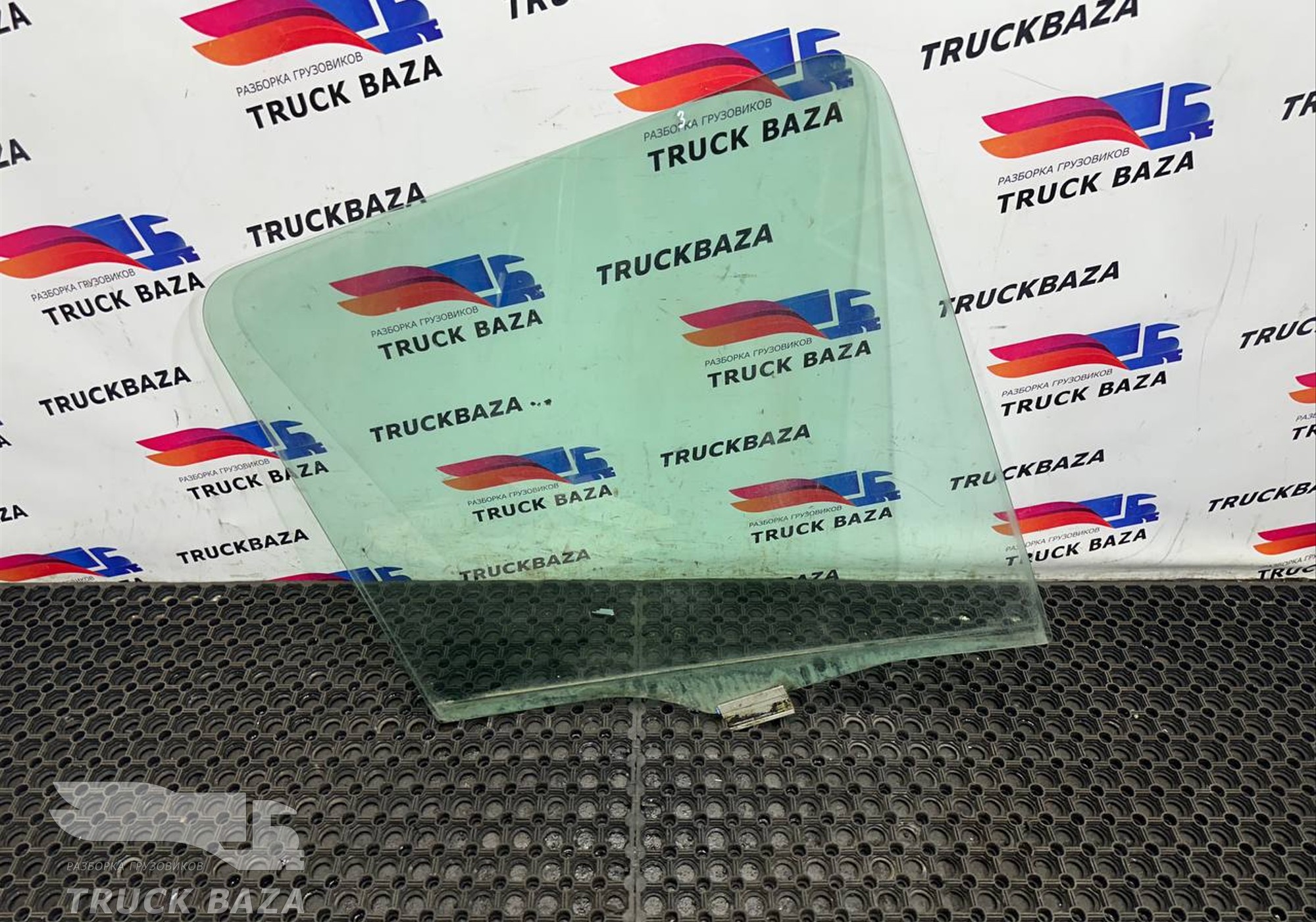 1306259 Стекло двери левое для Scania 4-series R (с 1995 по 2007)