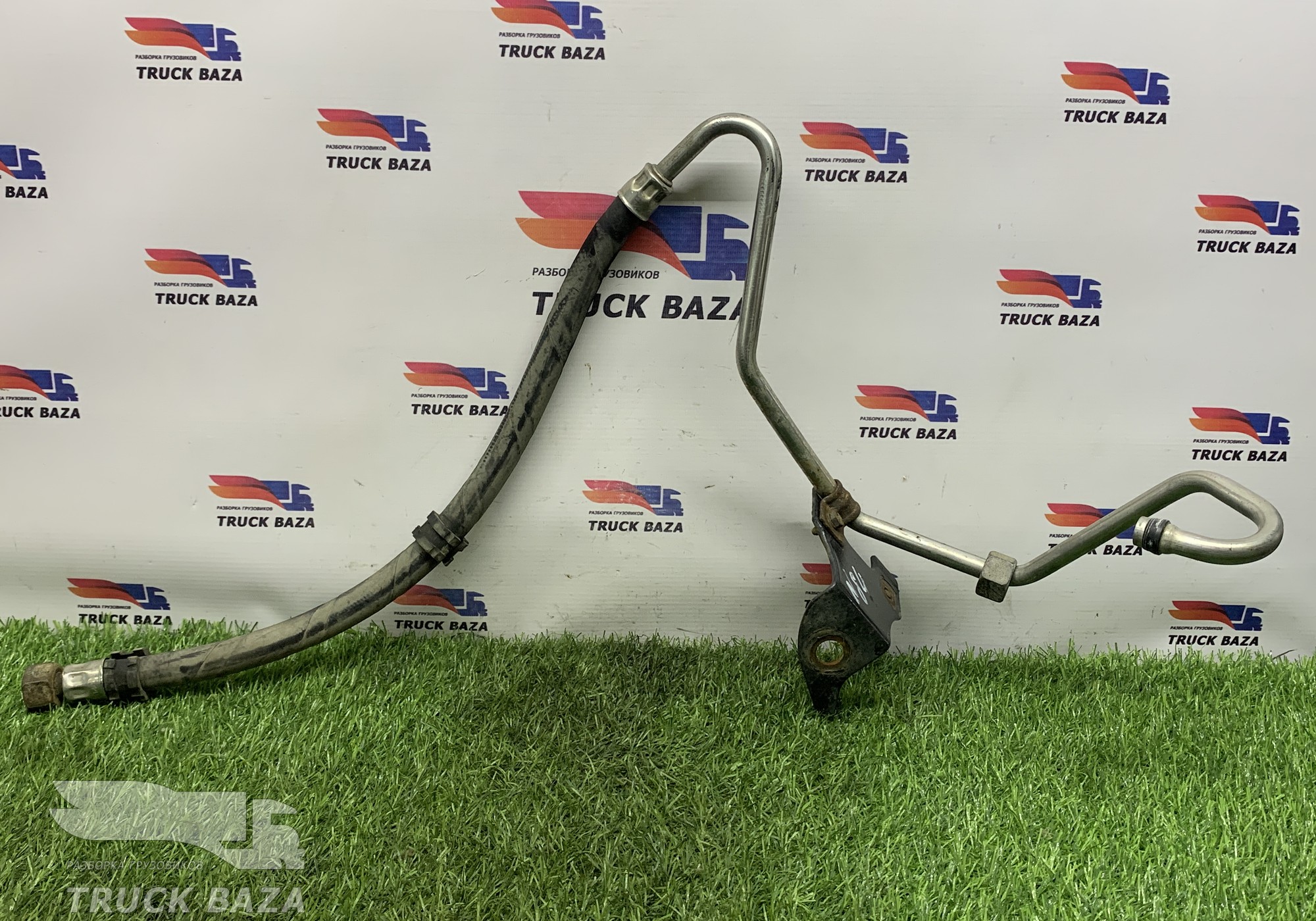 81512010415 Шланг тормозной передний левый