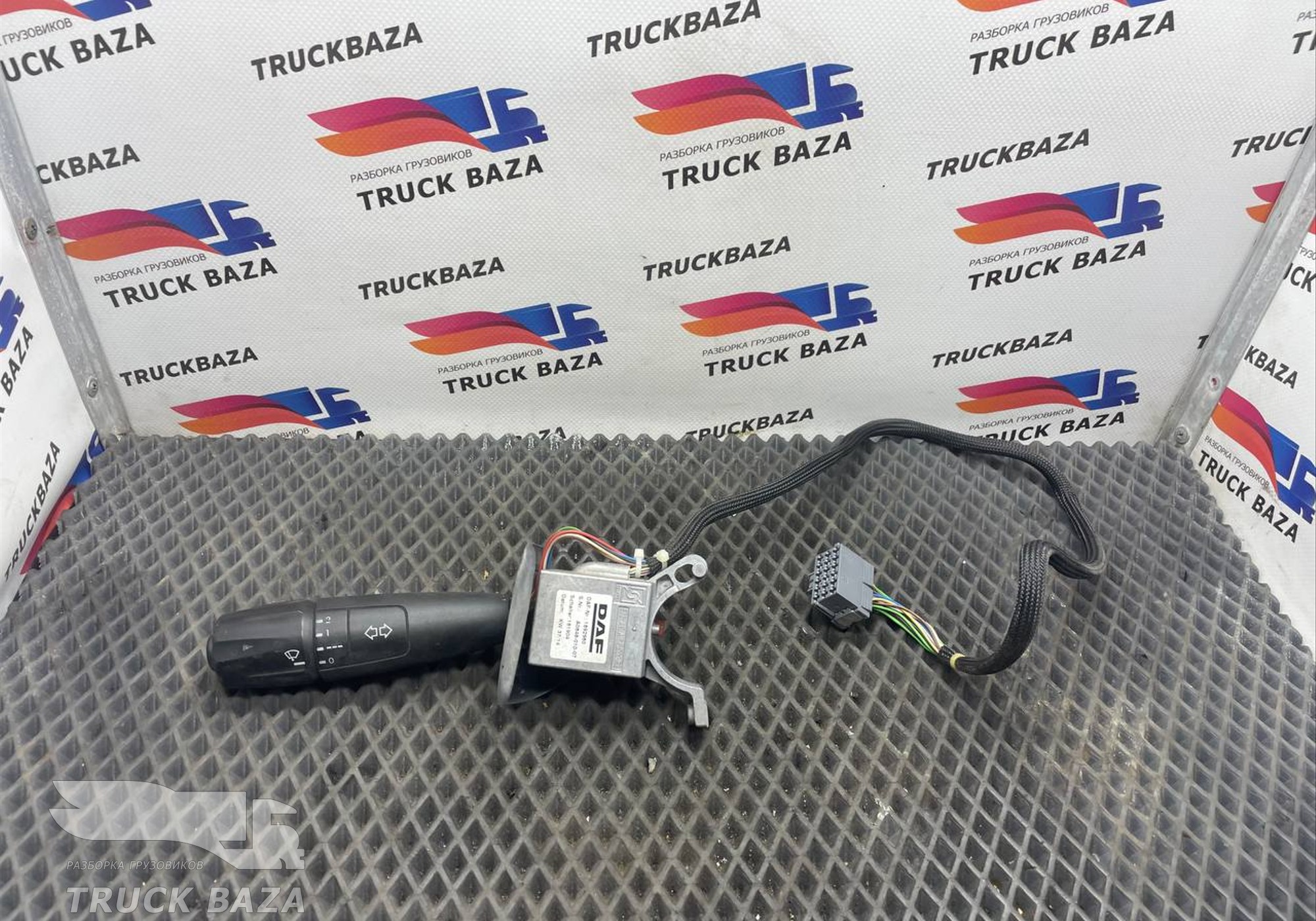 1892960 Переключатель подрулевой левый для Daf XF106 (с 2012)