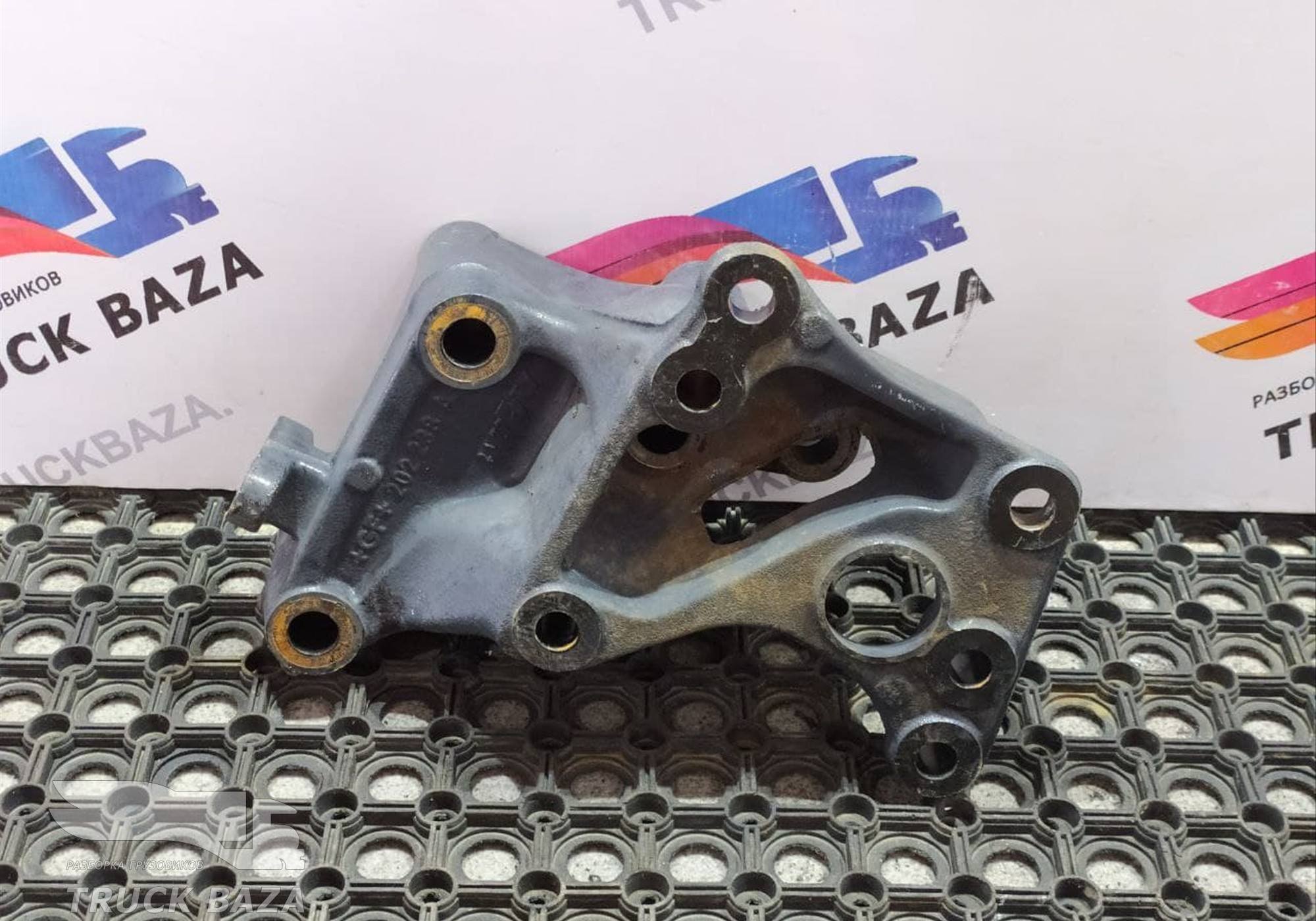 81461103173 Кронштейн ГУРа для Man TGA