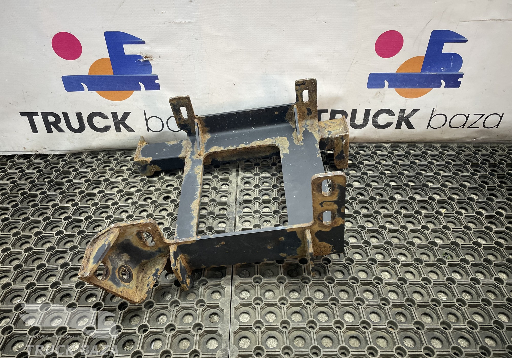 5490840503120 Кронштейн корпуса подножек левый для КАМАЗ 5490 (с 2013)