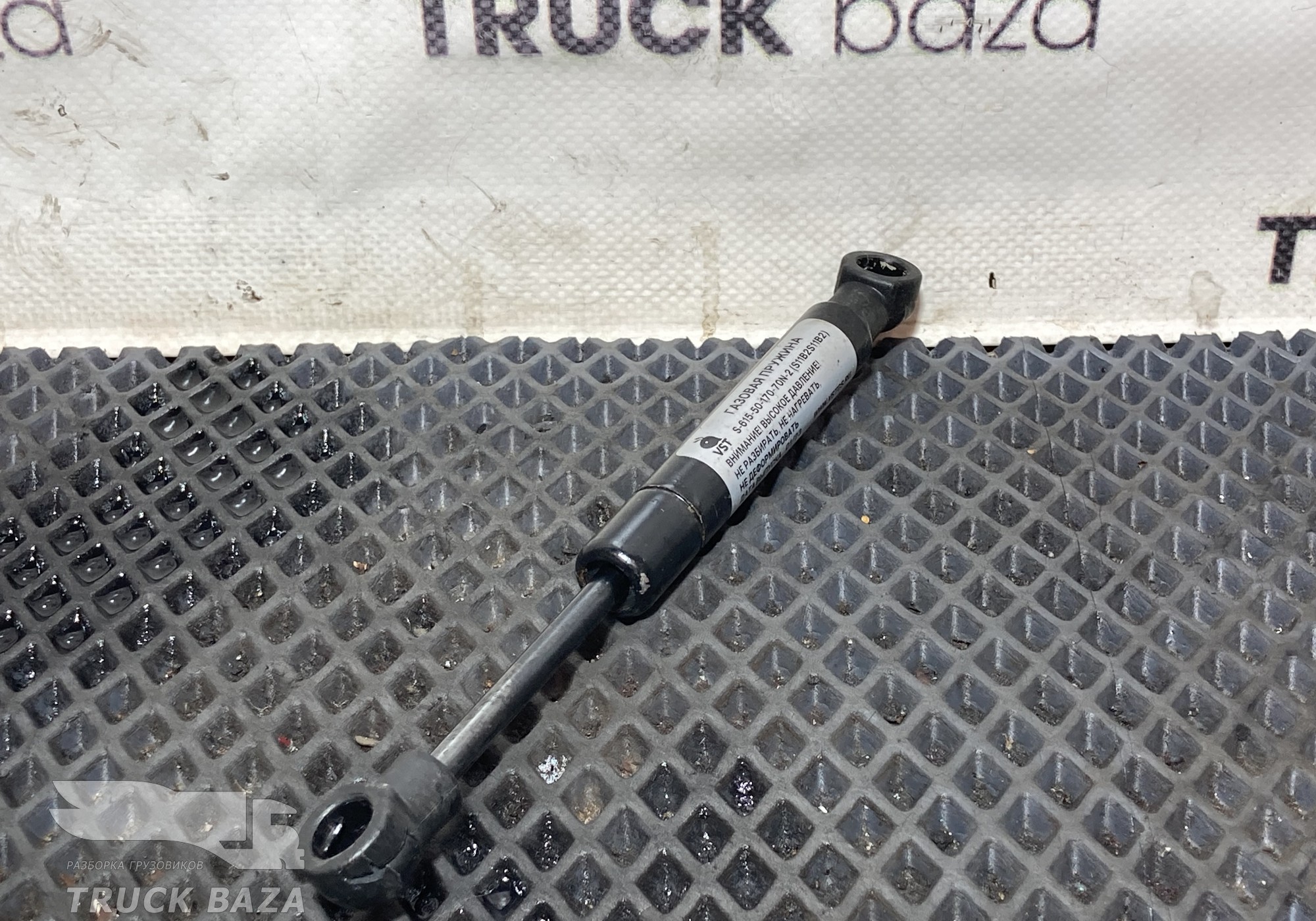 384590 Амортизатор бардачка верхнего для КАМАЗ 54901