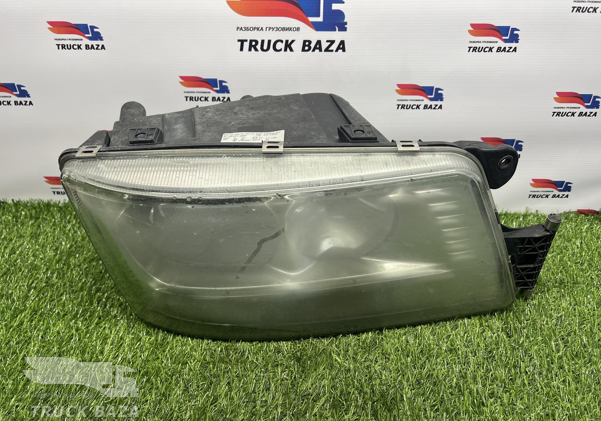 81251016660 Фара правая