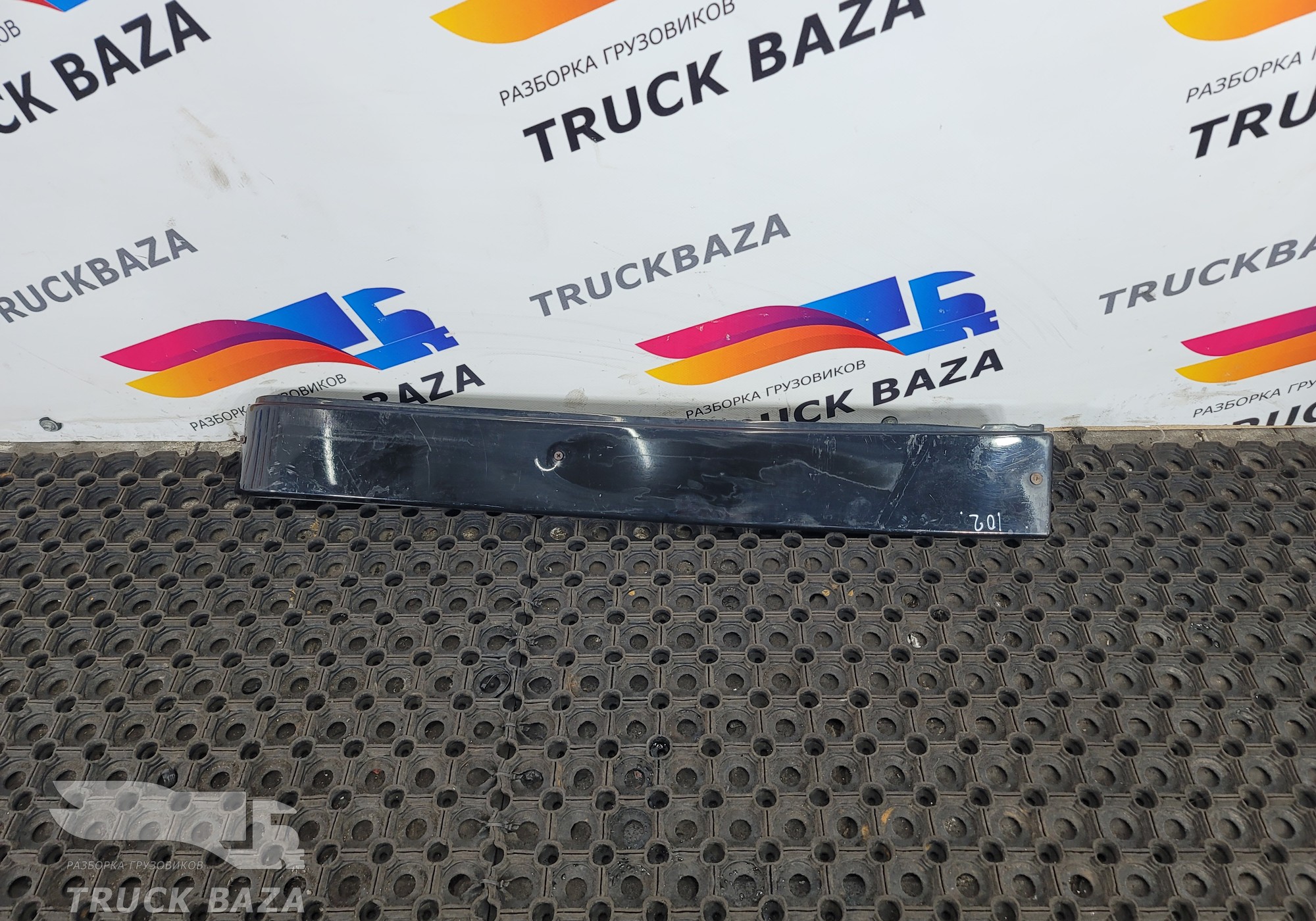 504185422 Накладка дверцы бардачка левая для Iveco Stralis I (с 2002)