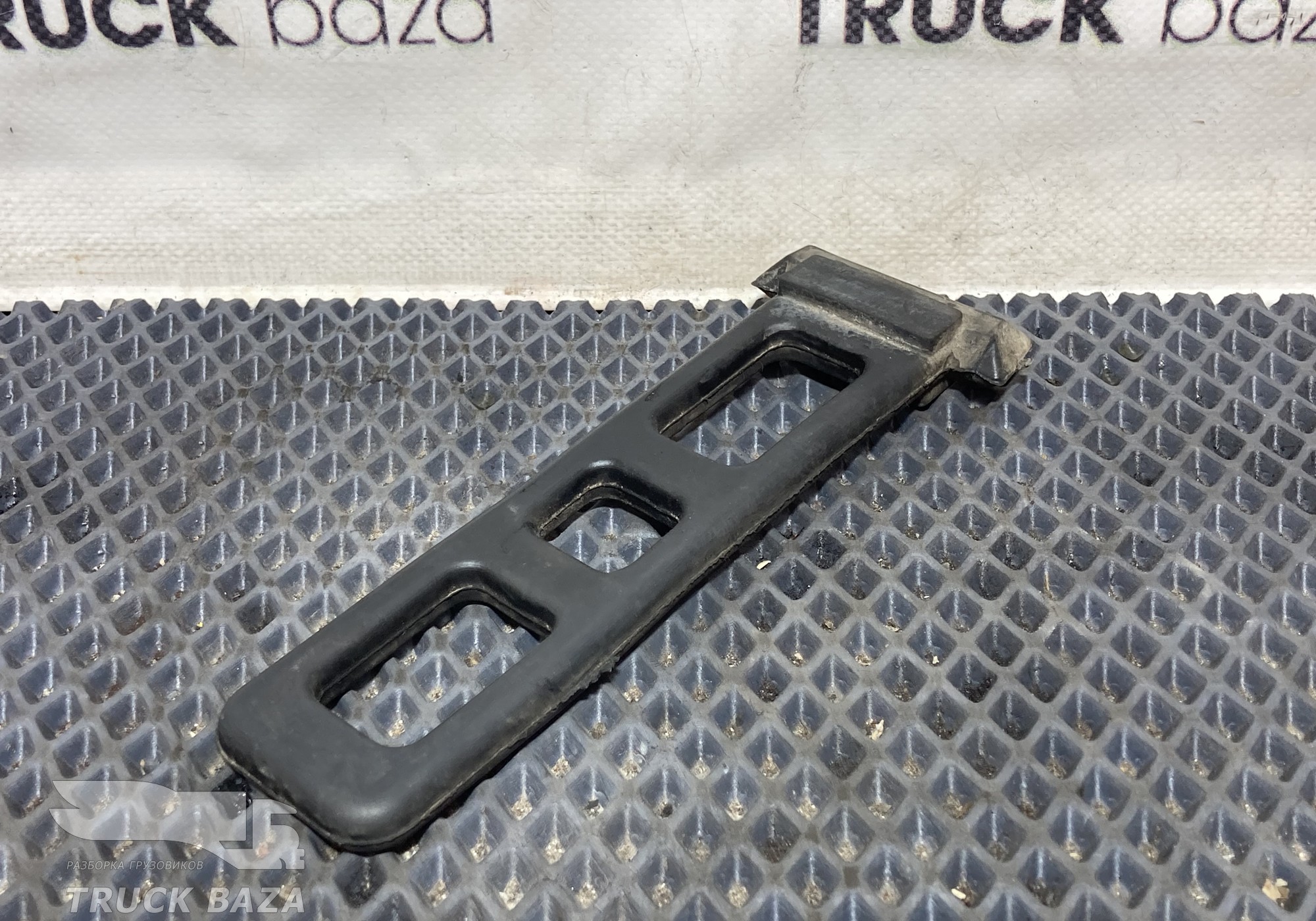 1383858 Крепление крыла заднего