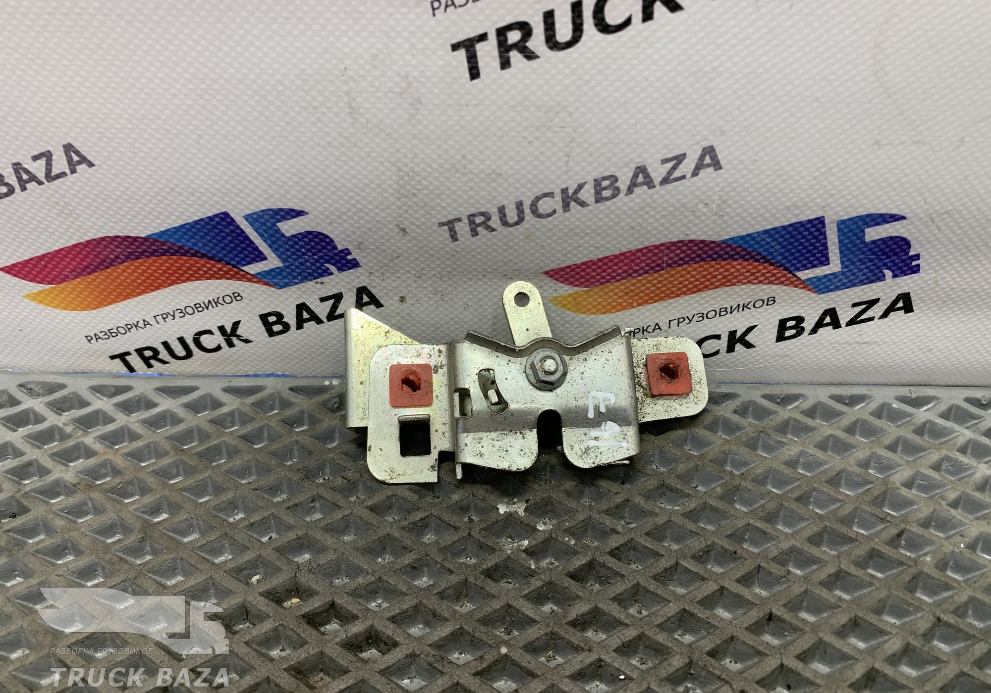 504009475 Замок бардачка для Iveco Stralis