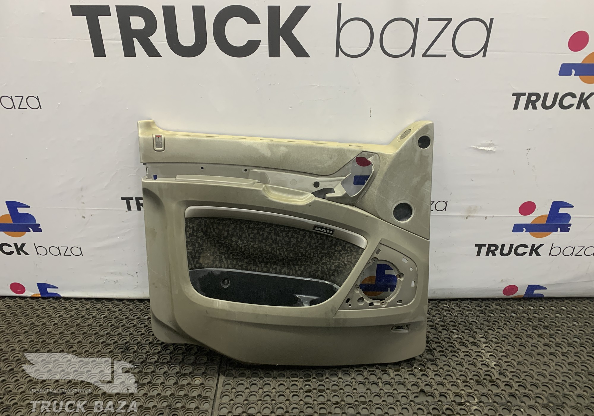 1679385 Обшивка двери левая