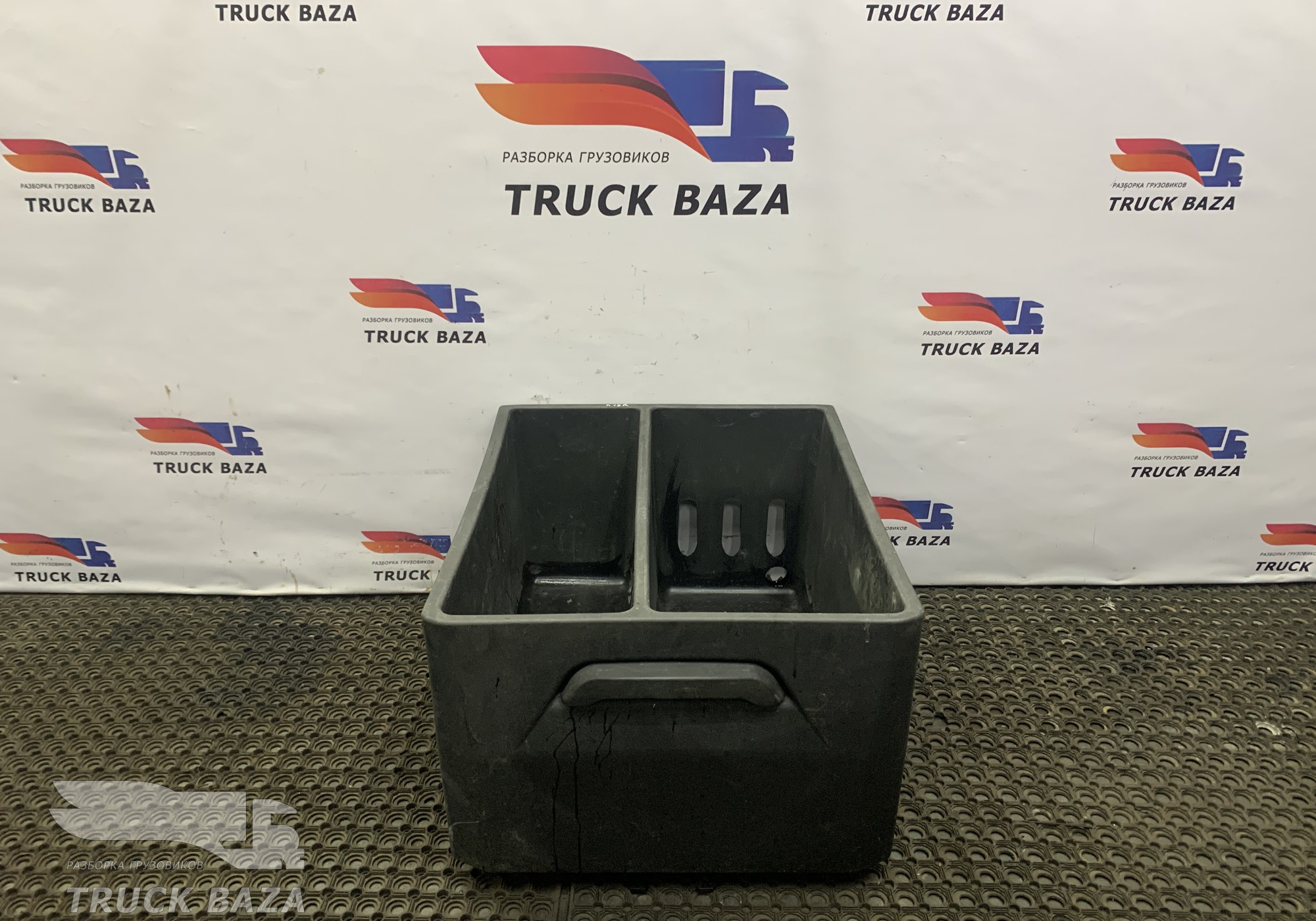 549015417104 Ящик вещевой центральный для КАМАЗ 54901