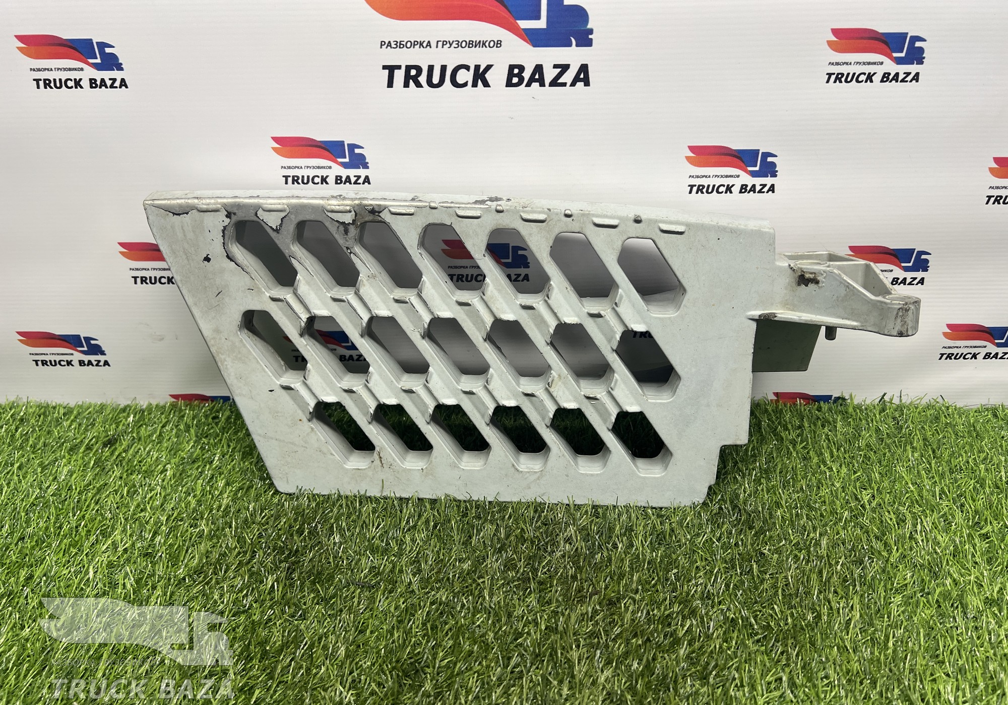 82171603 Ступенька левая для Volvo FH 4 (с 2012)