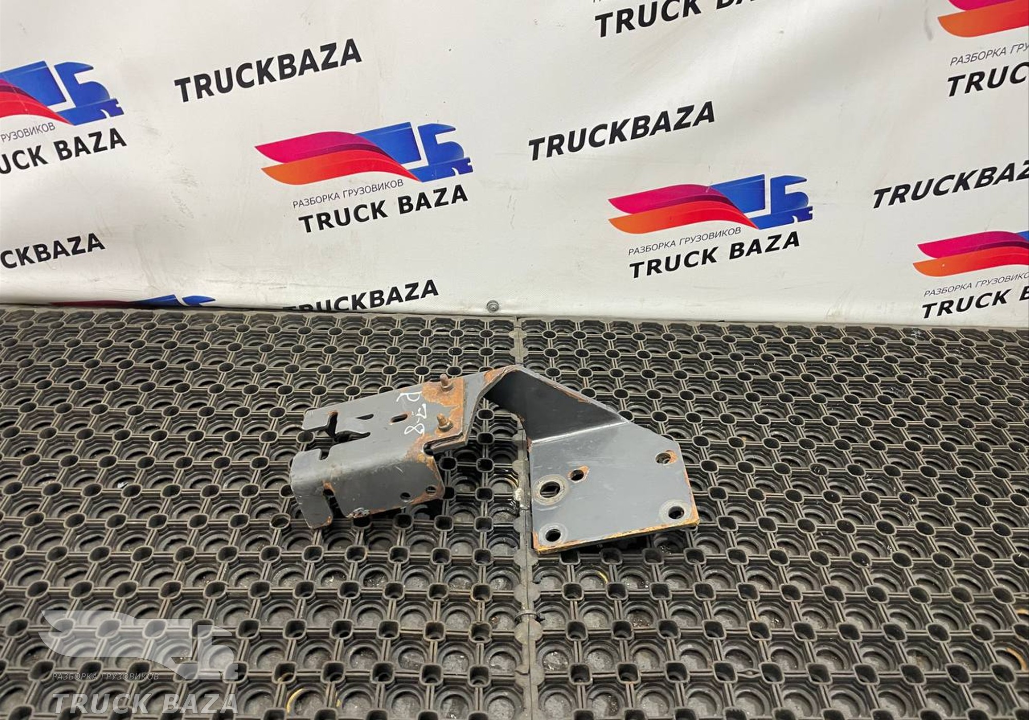 7420831827 Кронштейн бачка ГУРа для Renault Premium II (с 2005 по 2013)