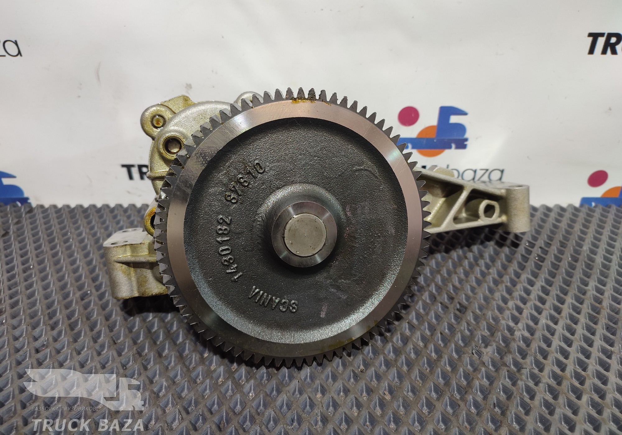 2142111 Насос масляный