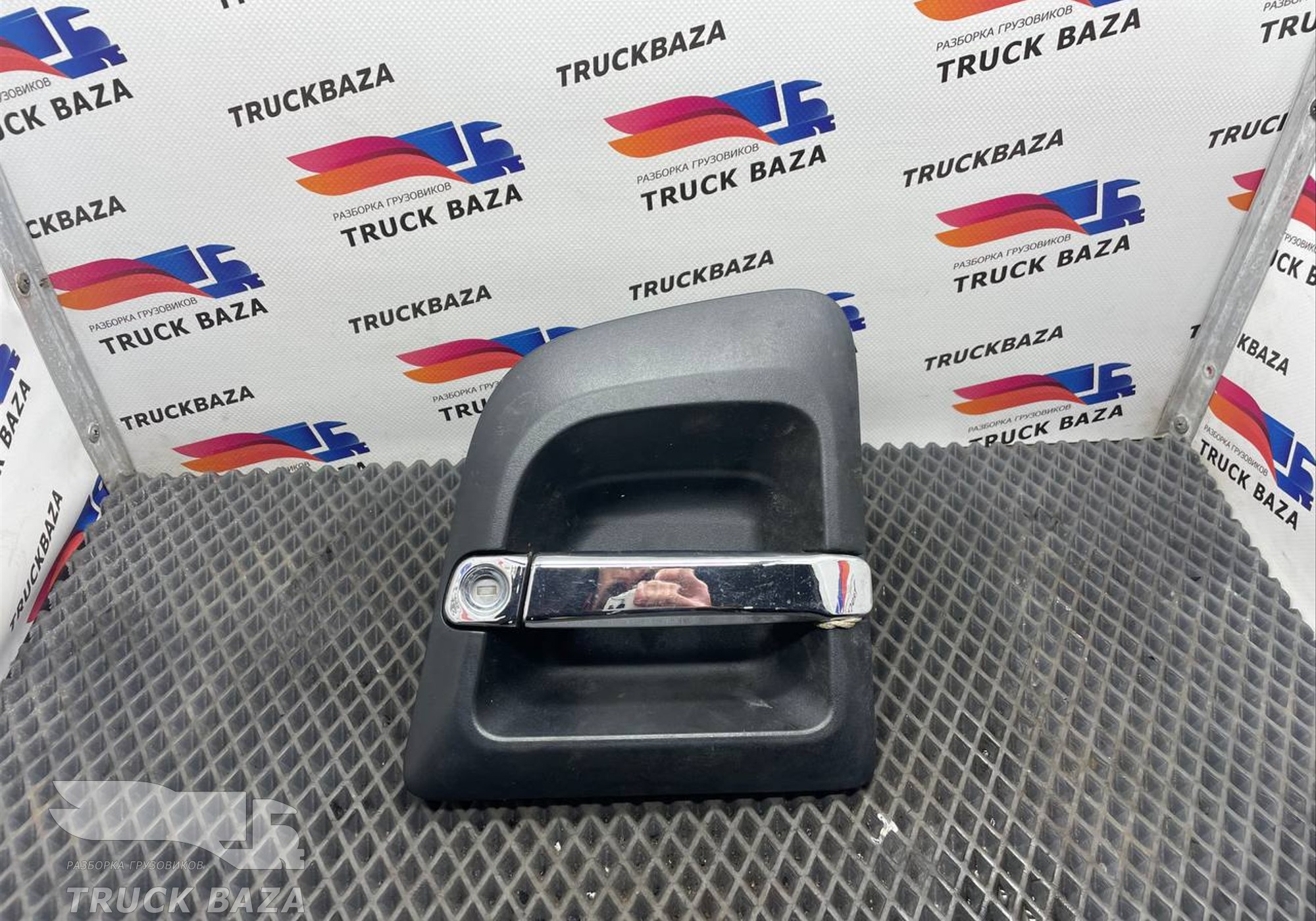 DZ14251340172 Ручка двери наружная правая для Shacman X3000 (с 2014)