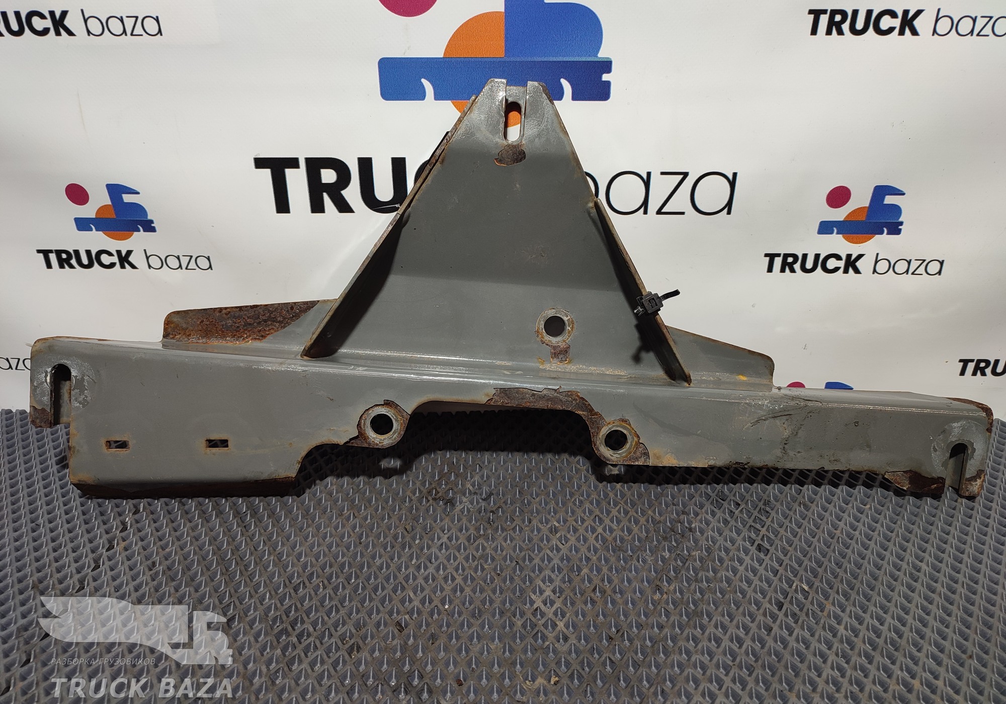 712W416105007 Кронштейн бампера правый для Sinotruk Sitrak C7H