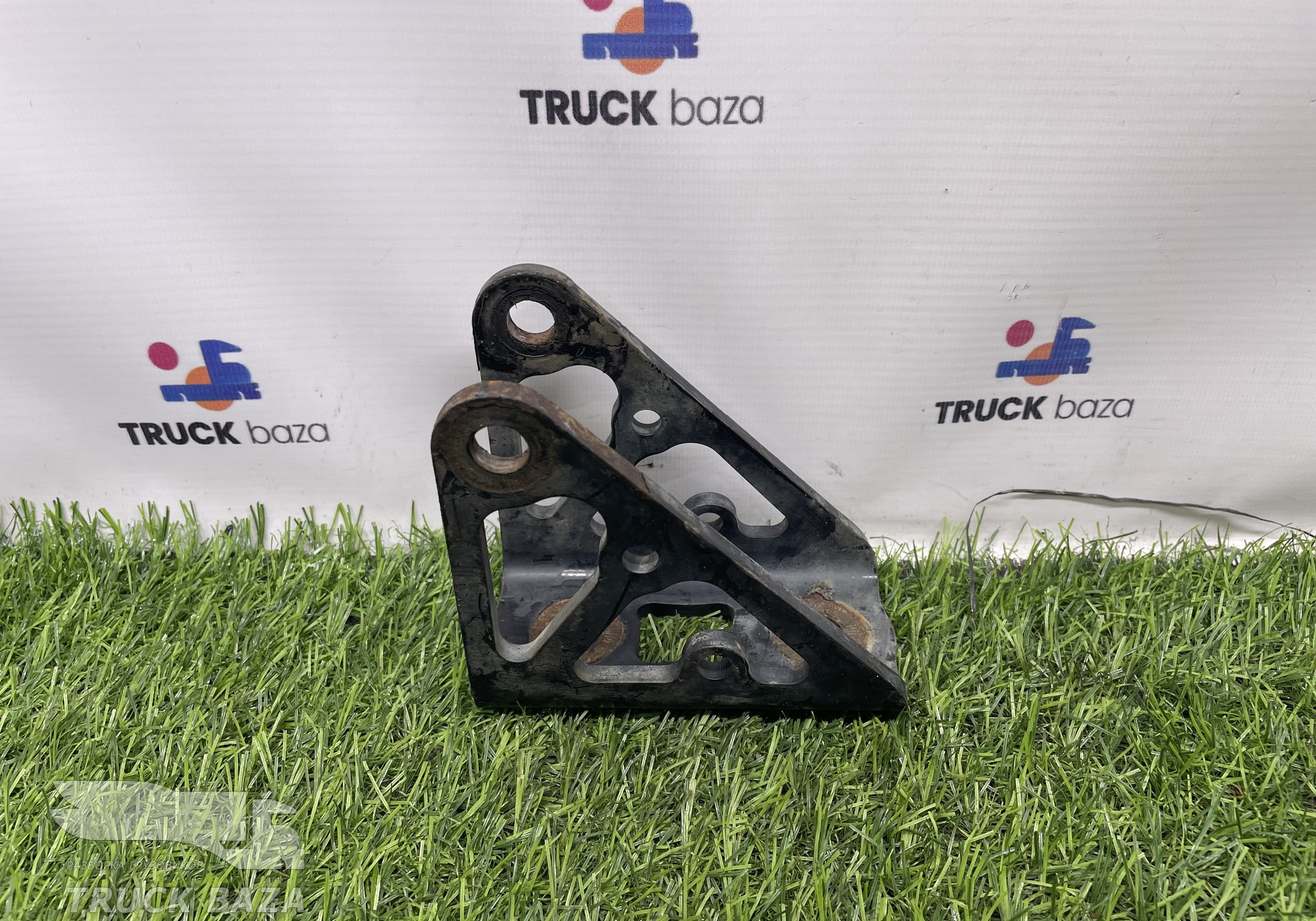 81417010090 Кронштейн амортизатора кабины