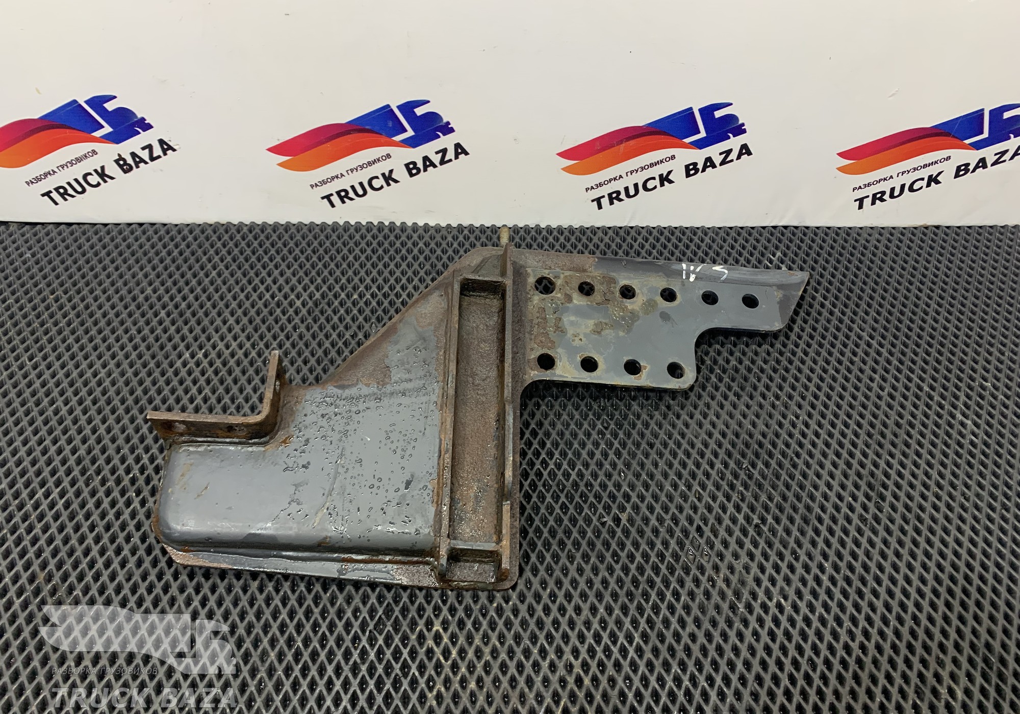 41298020 Кронштейн усилителя переднего бампера для Iveco Stralis I (с 2002)