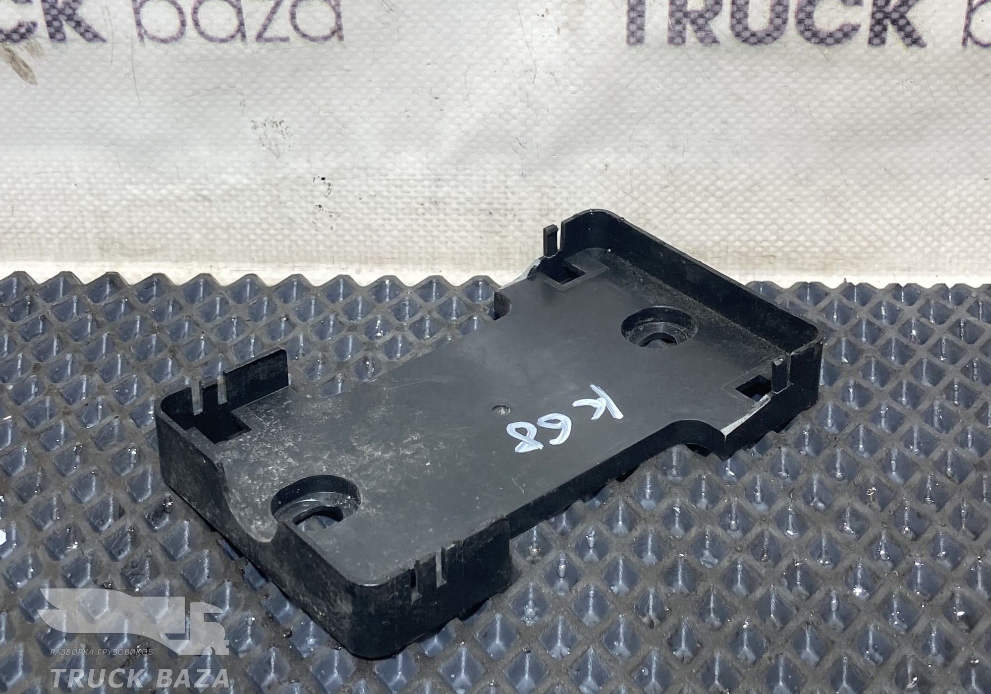 Кронштейн пульта управления пневмоподвески для КАМАЗ 54901