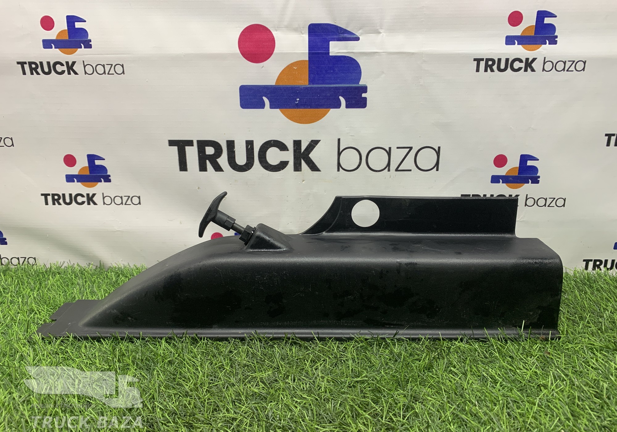 1786750 Накладка порога правая