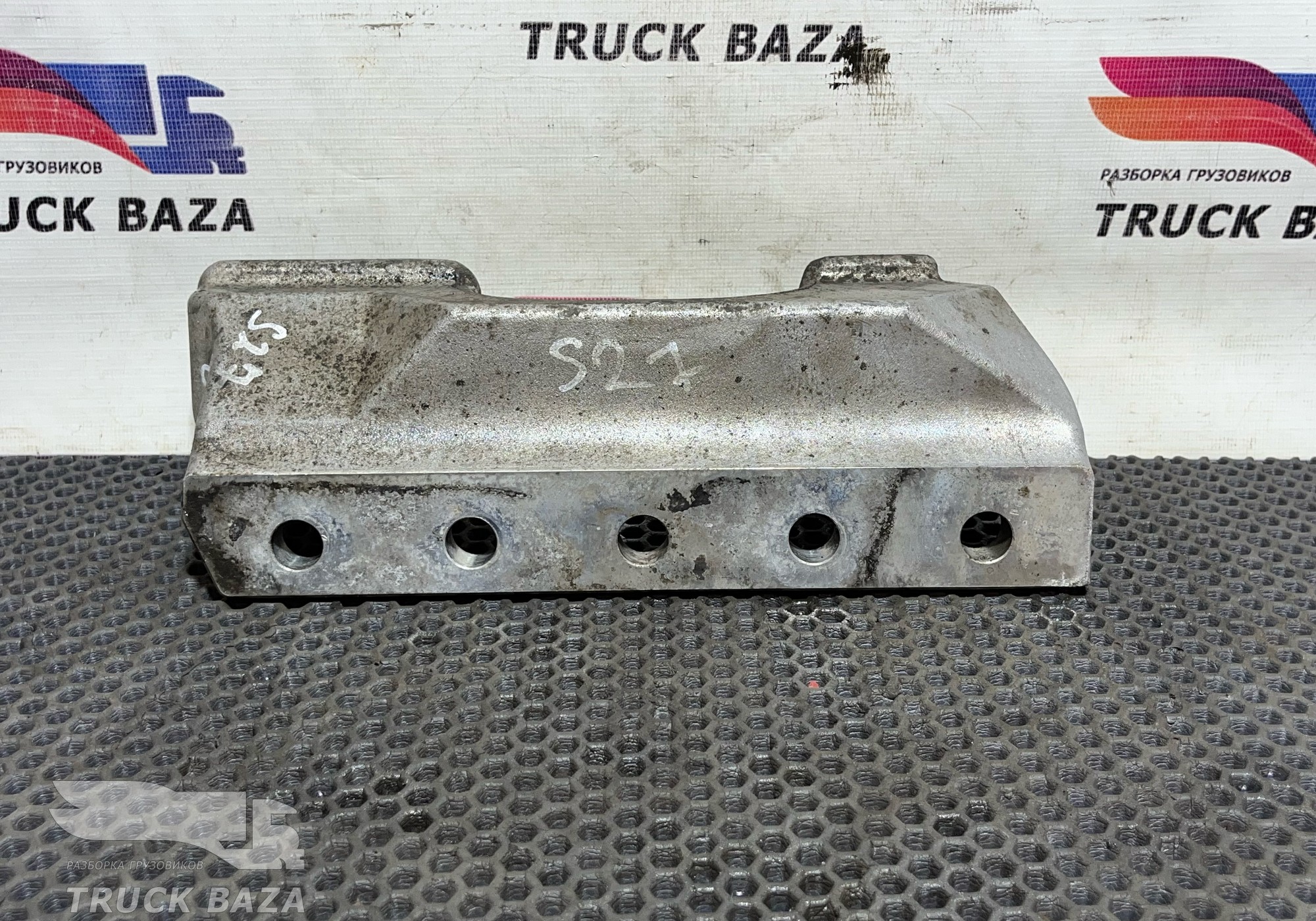1787517 Кронштейн топливного бака для Scania 5-series G (с 2004 по 2016)