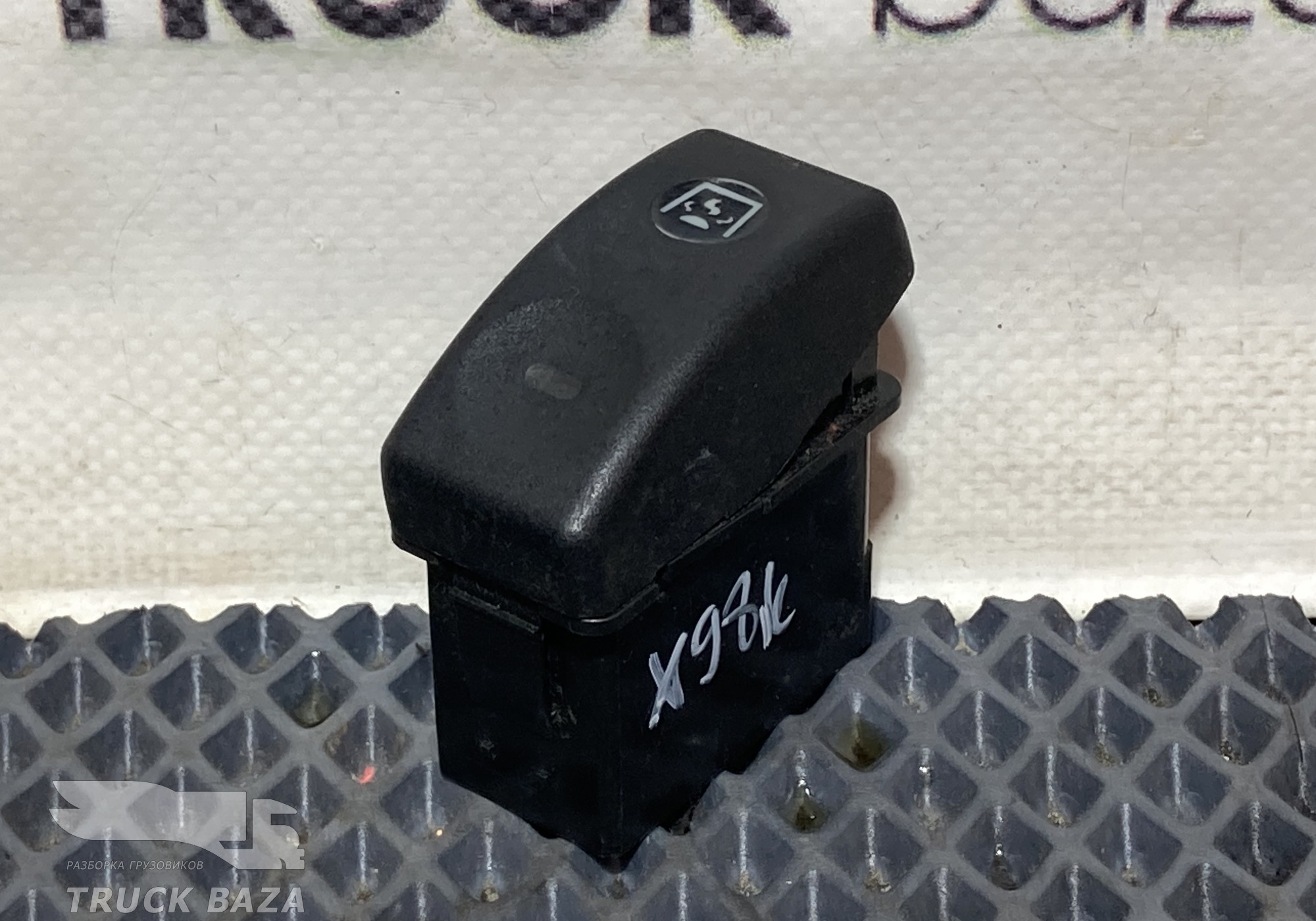 1697146 Кнопка сигнала заднего хода