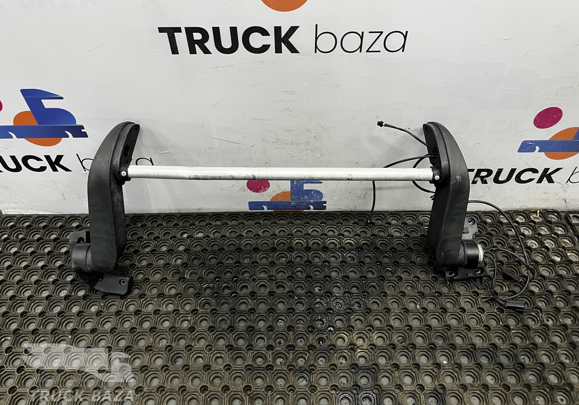 712W637300021006 Кронштейн зеркала левого для Sinotruk Howo T5G