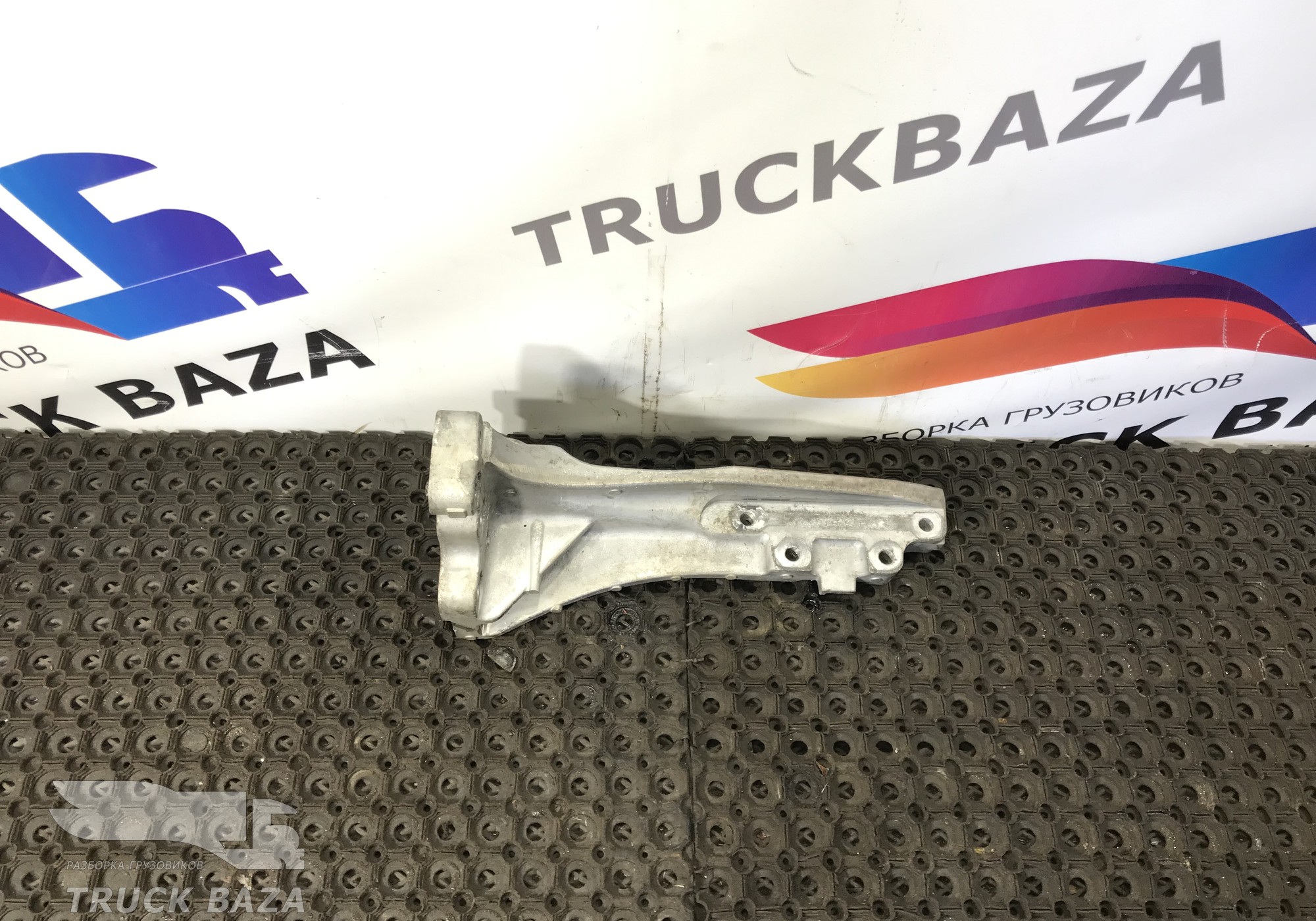 21639760 Кронштейн глушителя для Volvo