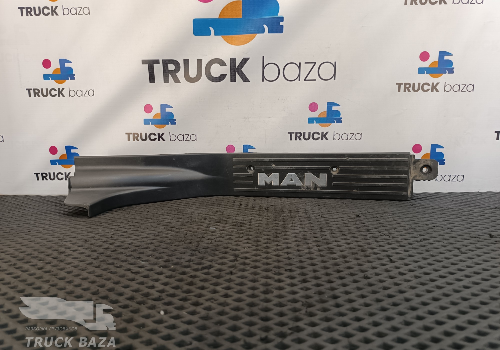 81615105259 Накладка порога левого для Man TGX II (с 2012)