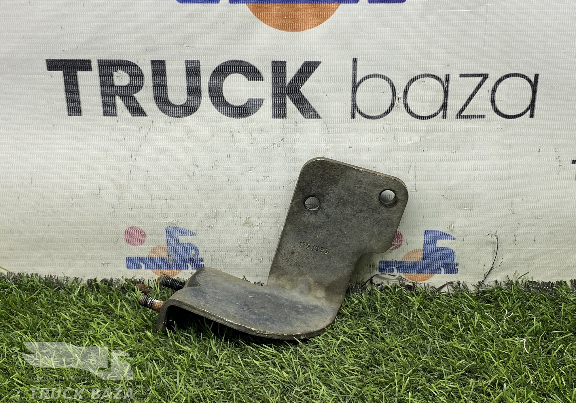 1793399 Кронштейн проводки