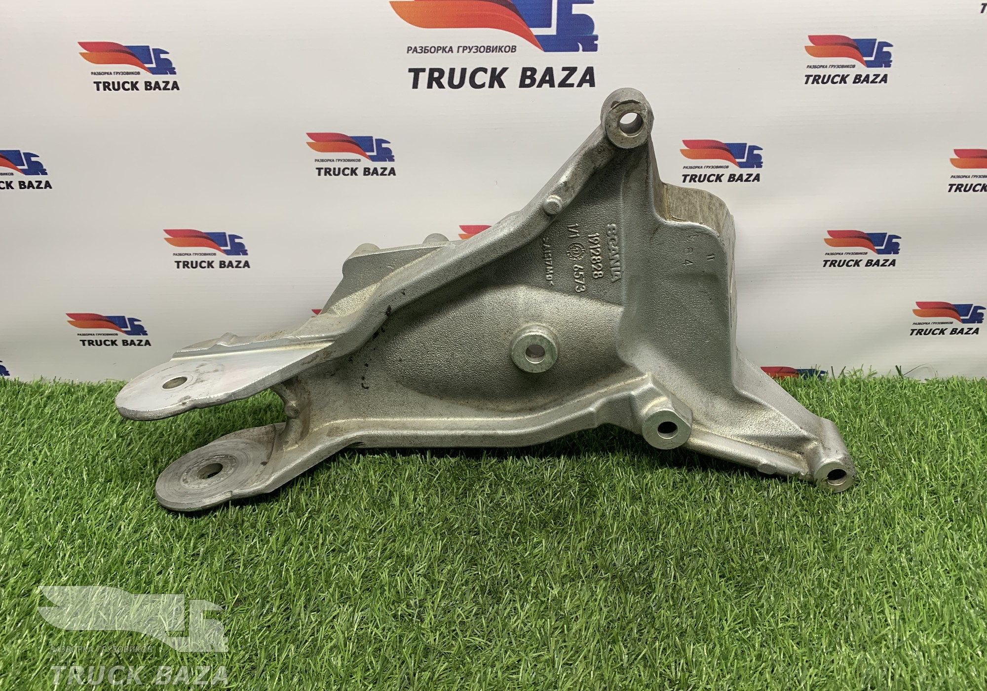 1912828 Кронштейн кабины передний левый