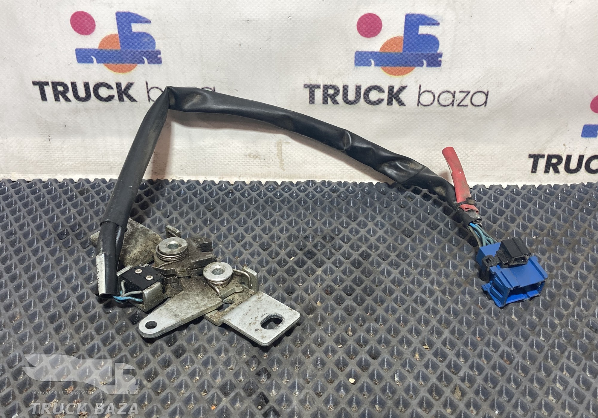 1880286 Замок бардачка в сборе с проводкой для Scania