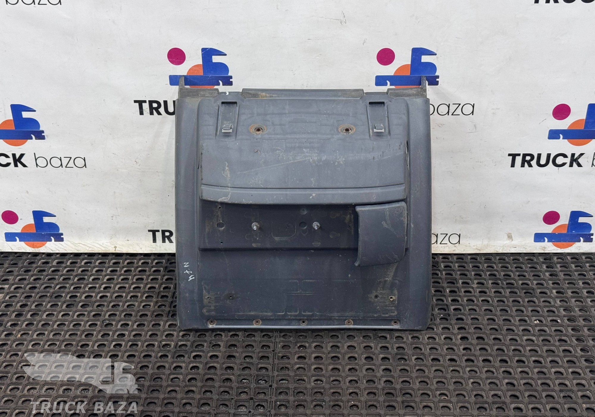 81664106625 Крыло заднее задняя часть