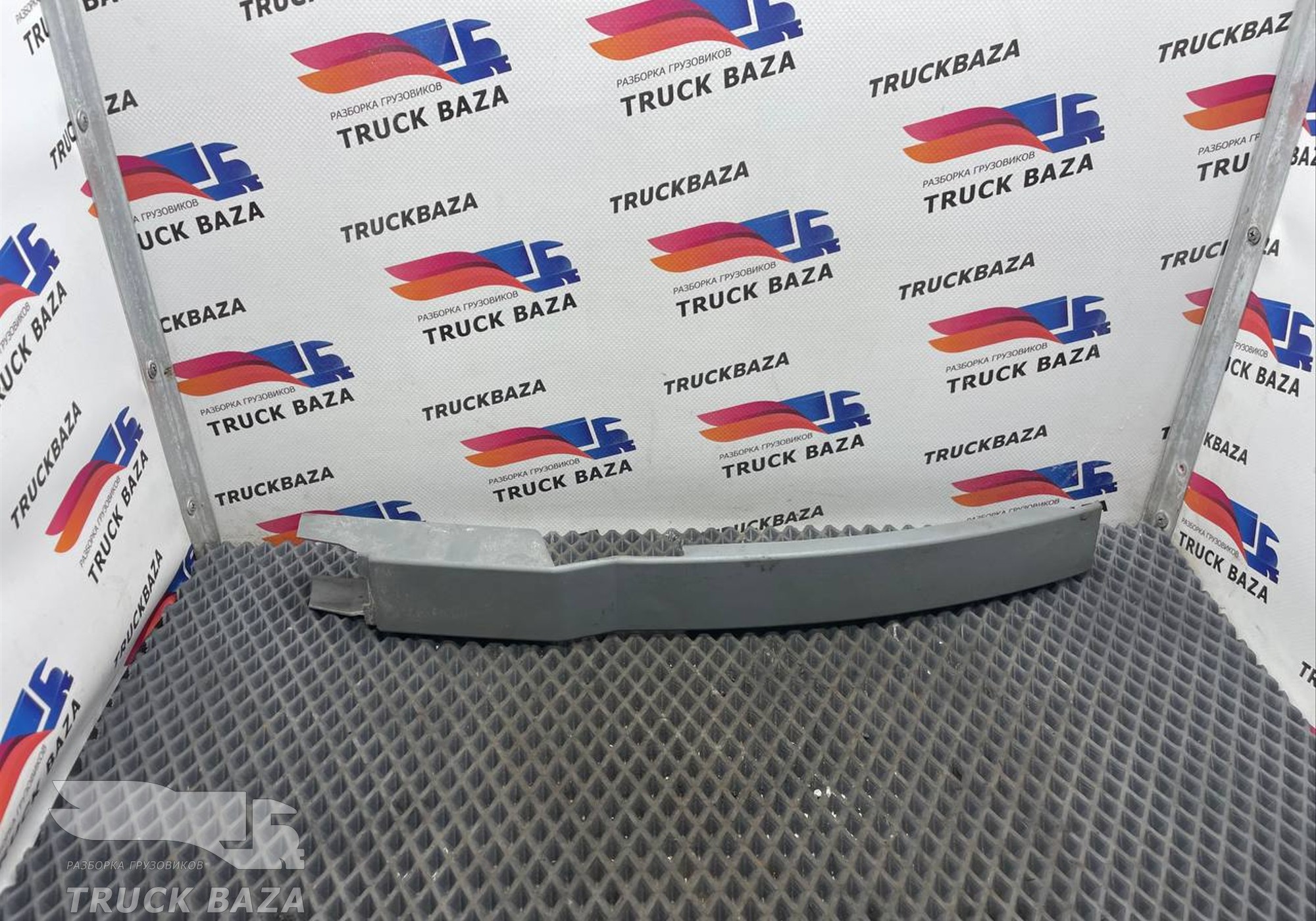 754890 Накладка на торпедо декоративная для Mercedes-Benz Actros MP3 (с 2008)