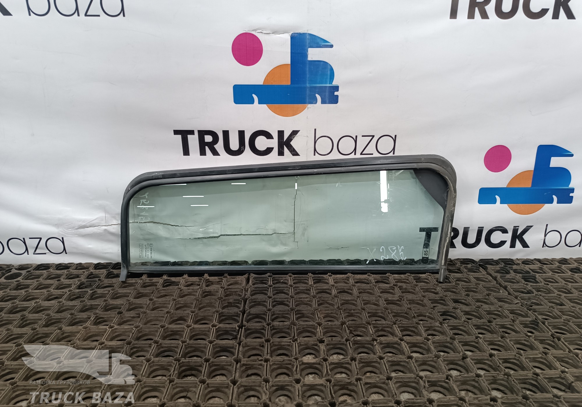 1676965 Форточка двери левой для Daf XF105 (с 2005)