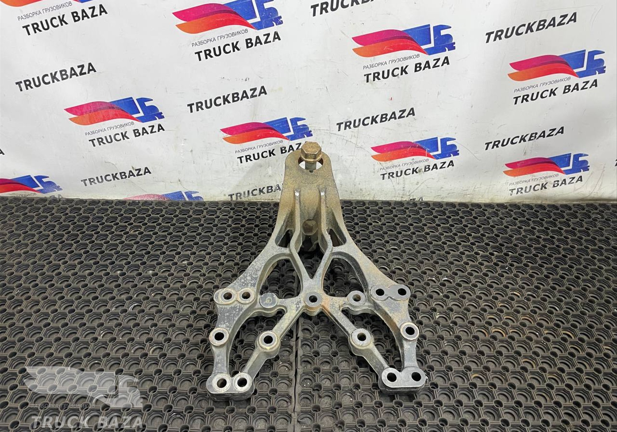 GC465A586EA Кронштейн полурессоры левый для Ford F-MAX (с 2018)